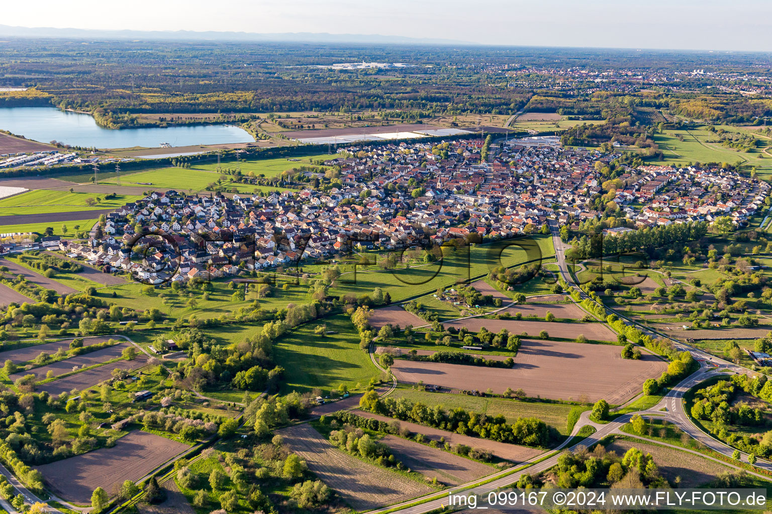 Vue aérienne de Quartier Sandweier in Baden-Baden dans le département Bade-Wurtemberg, Allemagne