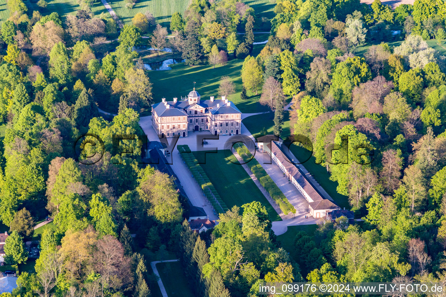 Photographie aérienne de Parc du château du Schloß Favorite à le quartier Förch in Rastatt dans le département Bade-Wurtemberg, Allemagne