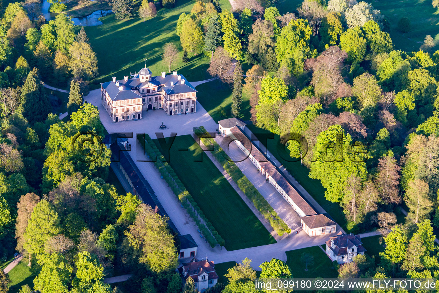 Vue oblique de Parc du château du Schloß Favorite à le quartier Förch in Rastatt dans le département Bade-Wurtemberg, Allemagne