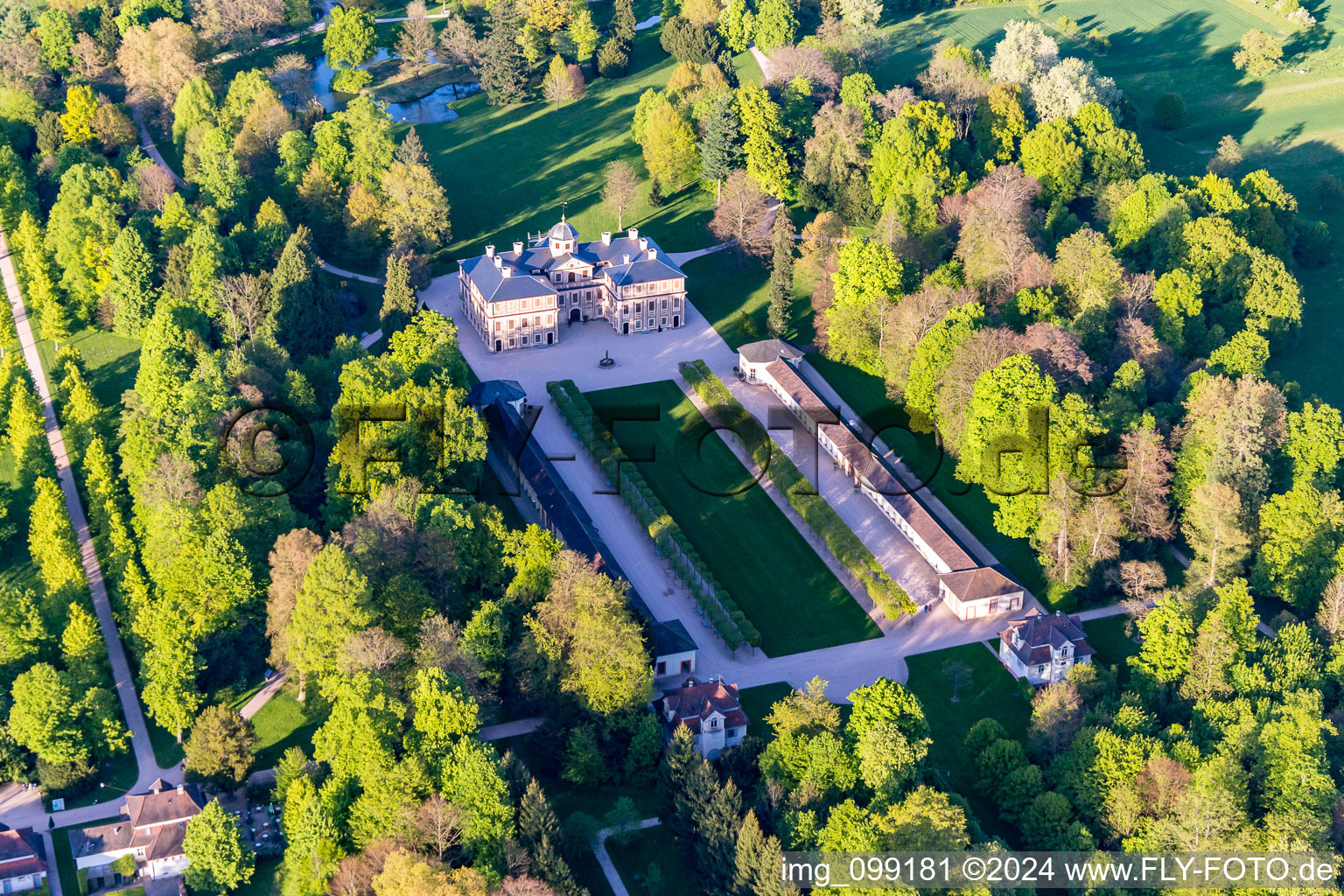 Parc du château du Schloß Favorite à le quartier Förch in Rastatt dans le département Bade-Wurtemberg, Allemagne d'en haut