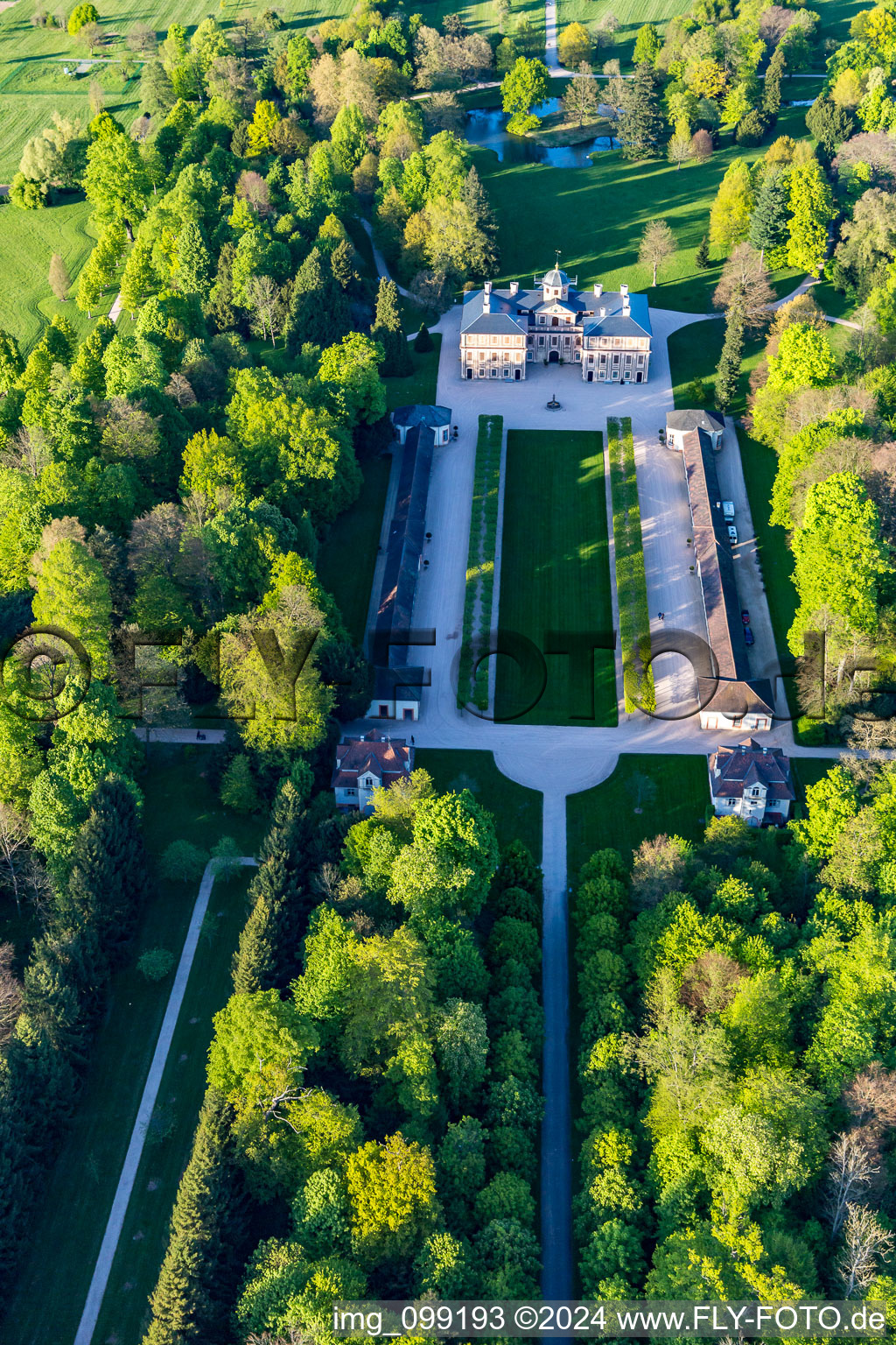 Favoris verrouillé à Förch à le quartier Förch in Rastatt dans le département Bade-Wurtemberg, Allemagne vu d'un drone