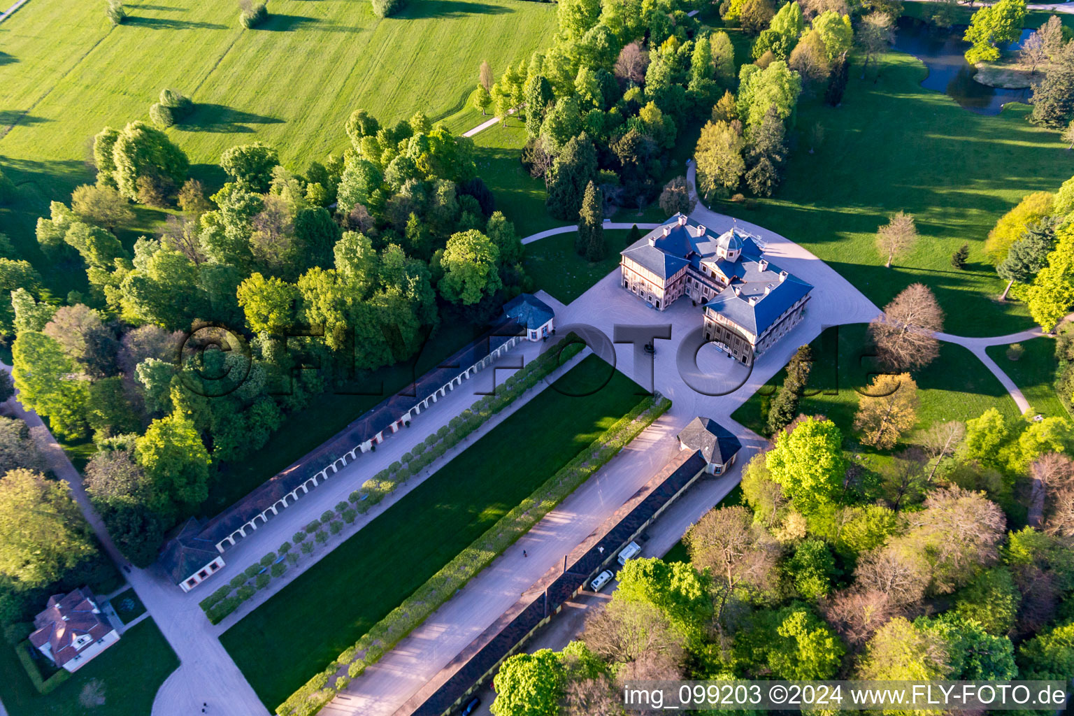 Parc du château du Schloß Favorite à le quartier Förch in Rastatt dans le département Bade-Wurtemberg, Allemagne vue d'en haut