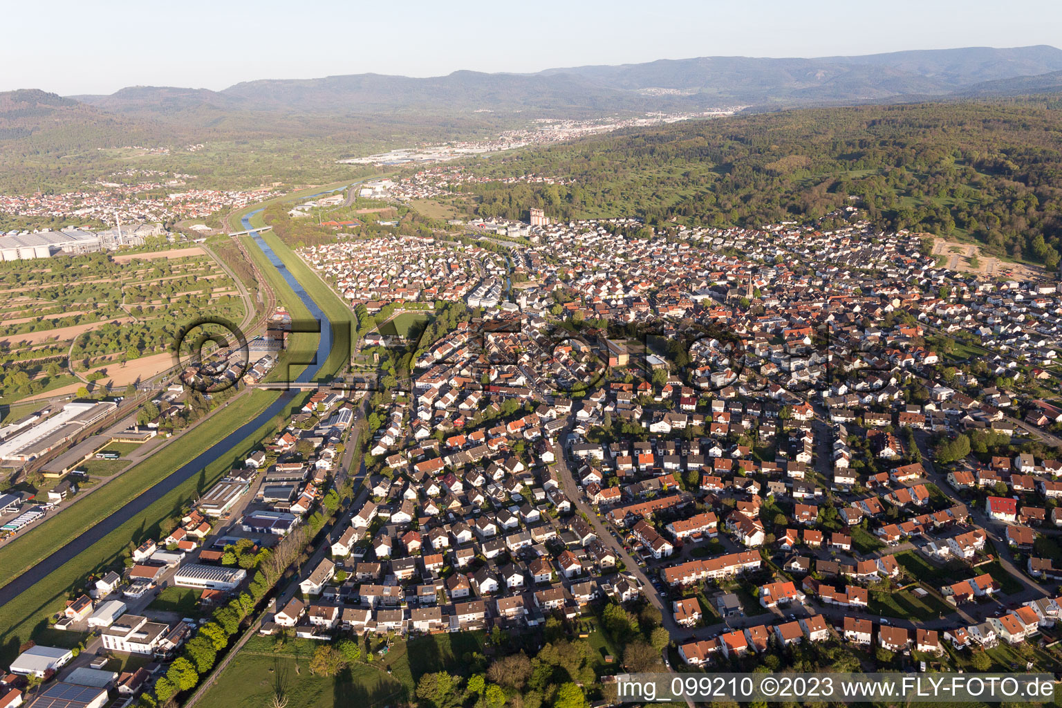 Kuppenheim dans le département Bade-Wurtemberg, Allemagne d'un drone