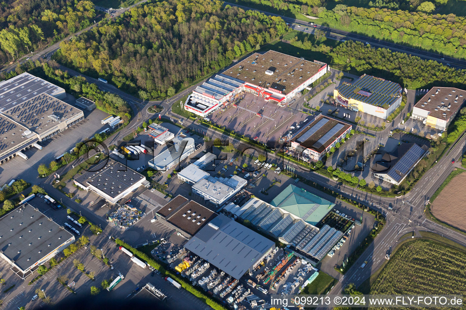 Vue aérienne de Bauhaus, Dehner à le quartier Rauental in Rastatt dans le département Bade-Wurtemberg, Allemagne