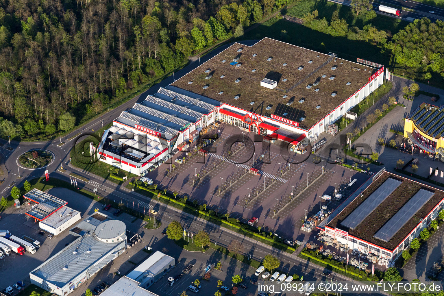 Vue aérienne de Magasin de bricolage BAUHAUS Rastatt à le quartier Rauental in Rastatt dans le département Bade-Wurtemberg, Allemagne