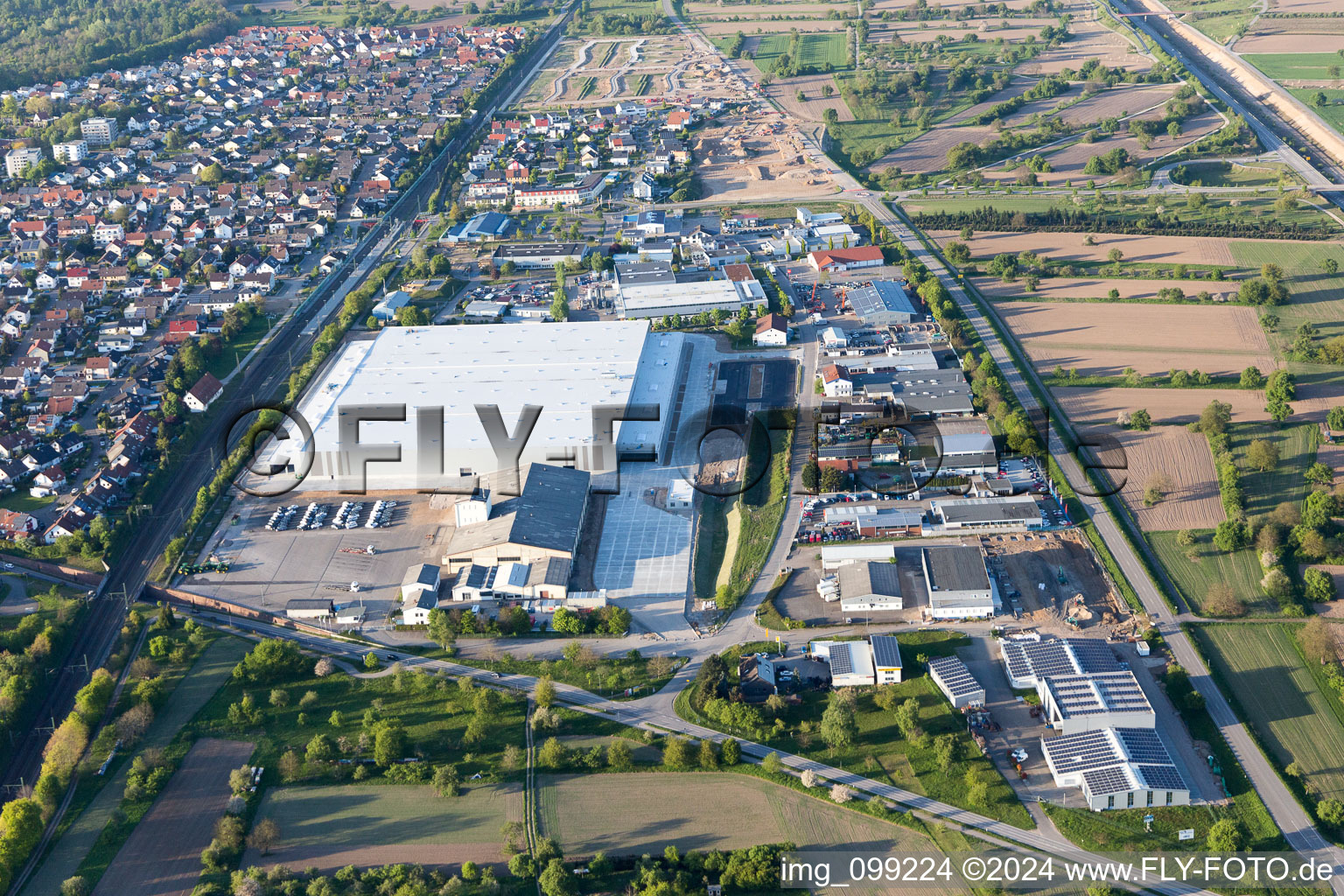 Vue aérienne de Ötigheim dans le département Bade-Wurtemberg, Allemagne