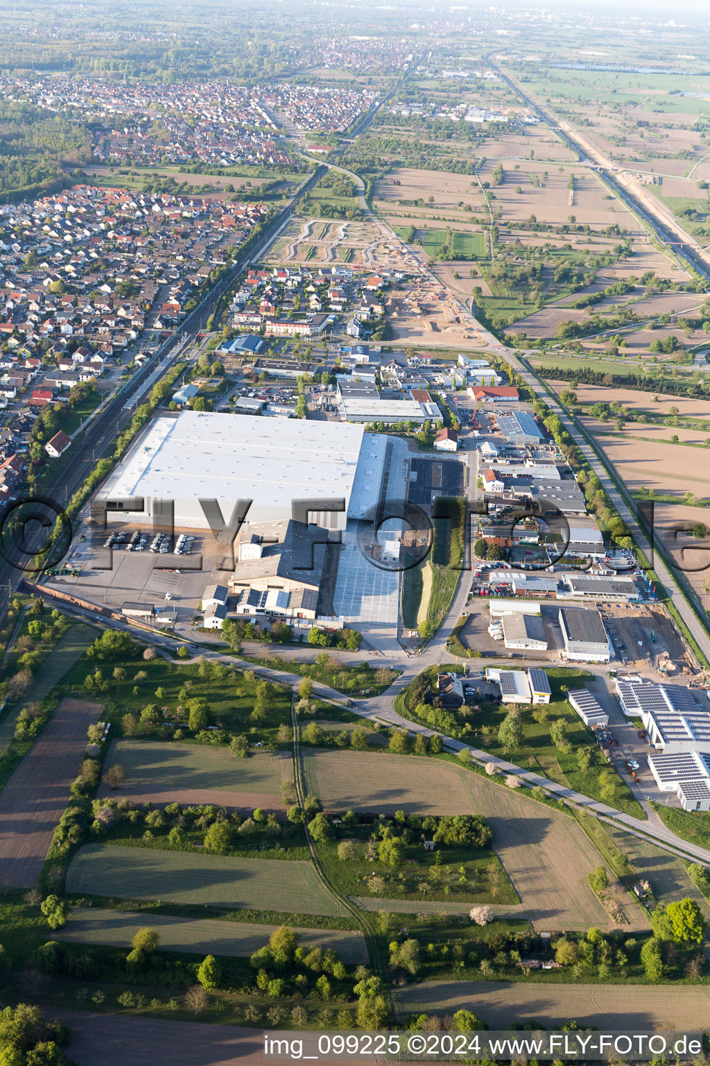 Vue aérienne de Ötigheim dans le département Bade-Wurtemberg, Allemagne