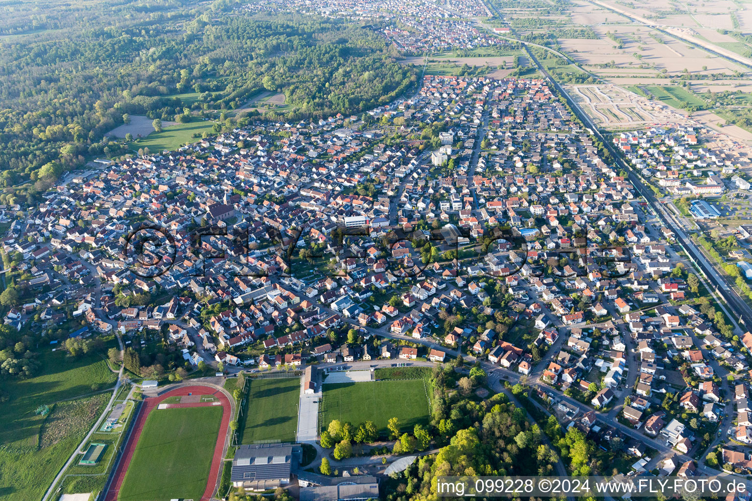 Ötigheim dans le département Bade-Wurtemberg, Allemagne d'en haut