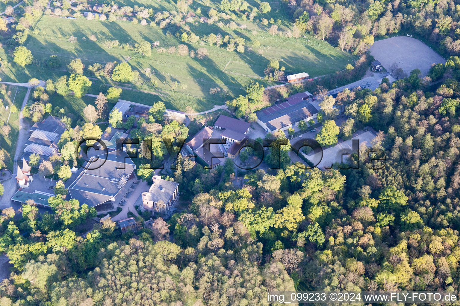 Ötigheim dans le département Bade-Wurtemberg, Allemagne depuis l'avion