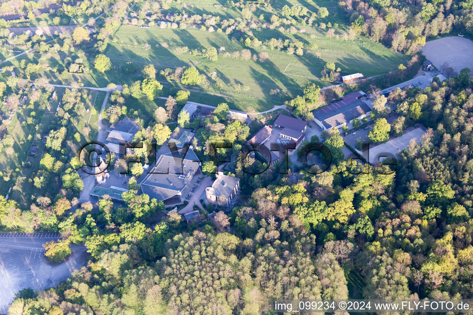 Vue d'oiseau de Ötigheim dans le département Bade-Wurtemberg, Allemagne