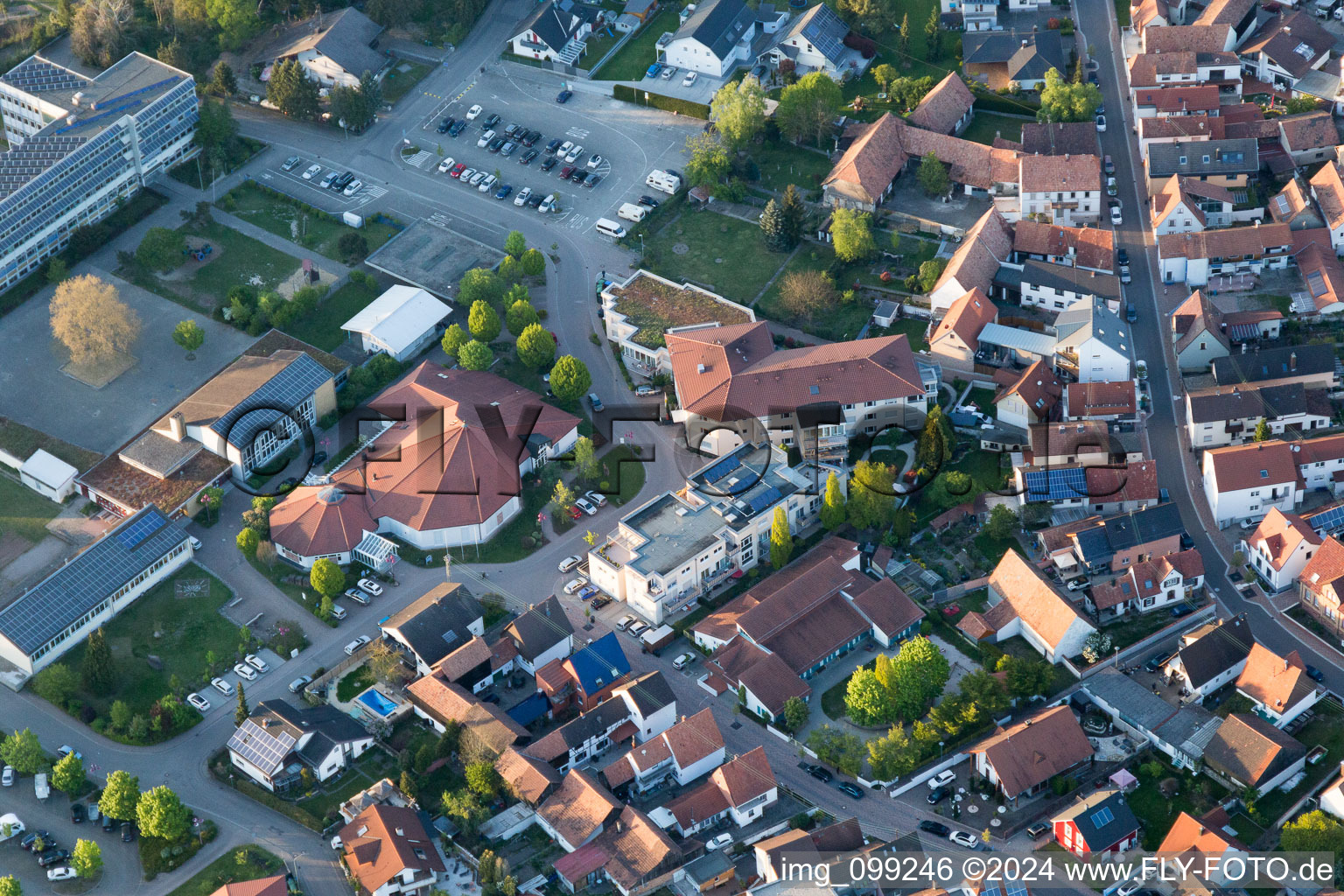 Hagenbach dans le département Rhénanie-Palatinat, Allemagne depuis l'avion