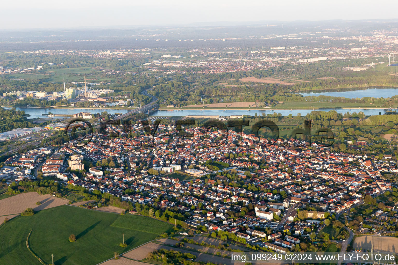 Quartier Maximiliansau in Wörth am Rhein dans le département Rhénanie-Palatinat, Allemagne hors des airs