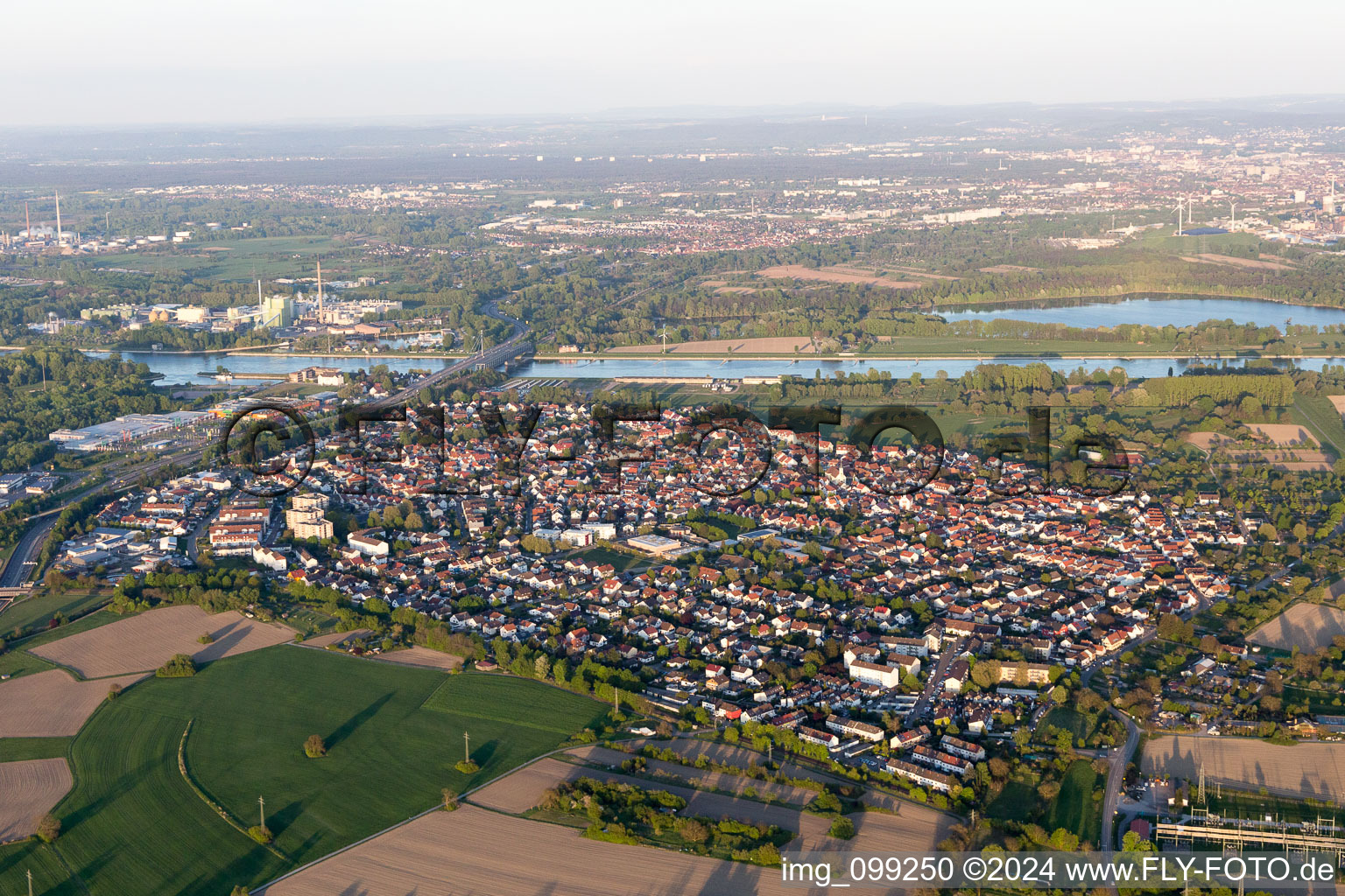 Quartier Maximiliansau in Wörth am Rhein dans le département Rhénanie-Palatinat, Allemagne vue d'en haut