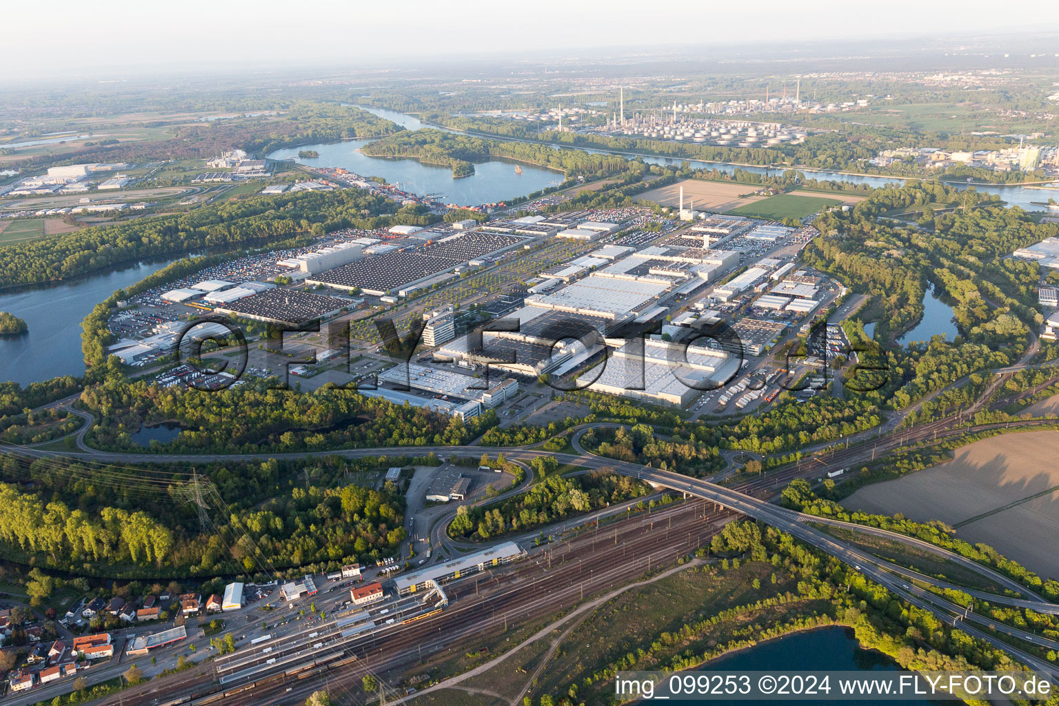 Image drone de Wörth am Rhein dans le département Rhénanie-Palatinat, Allemagne