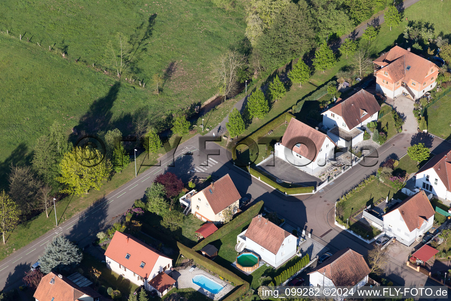 Enregistrement par drone de Quartier Altenstadt in Wissembourg dans le département Bas Rhin, France