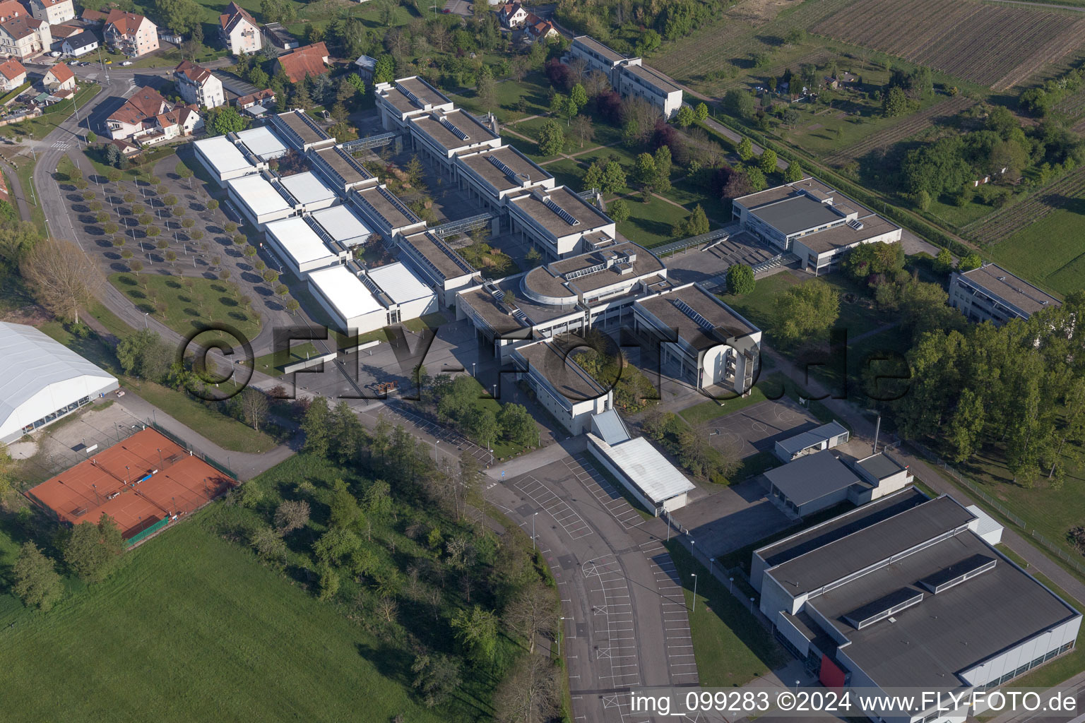 Vue aérienne de Altenstadt dans le département Bas Rhin, France