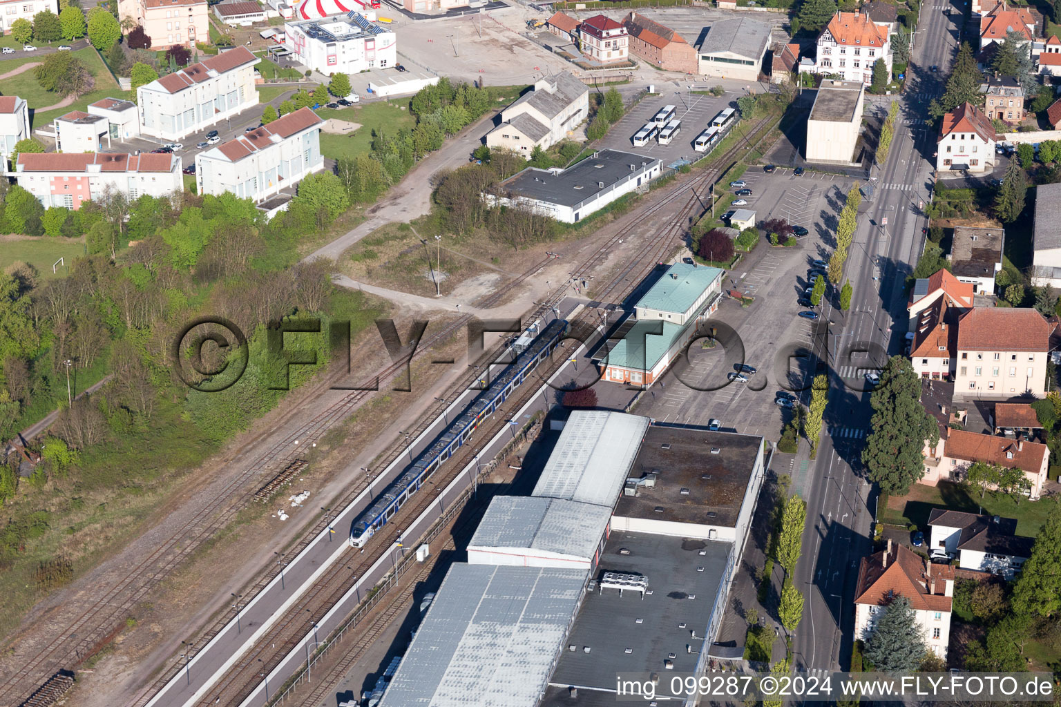 Vue aérienne de Gare à Wissembourg dans le département Bas Rhin, France