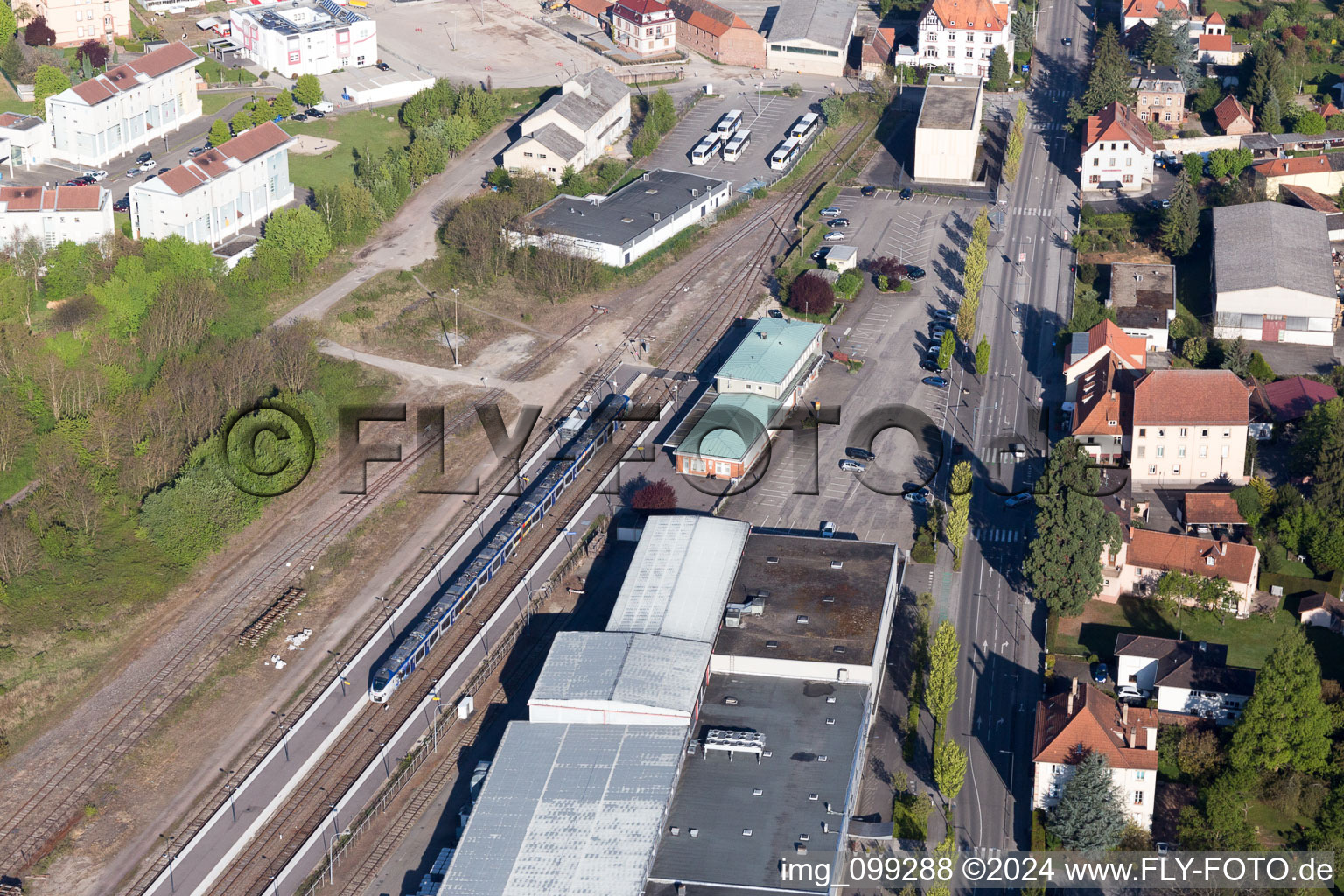 Vue aérienne de Gare à Wissembourg dans le département Bas Rhin, France