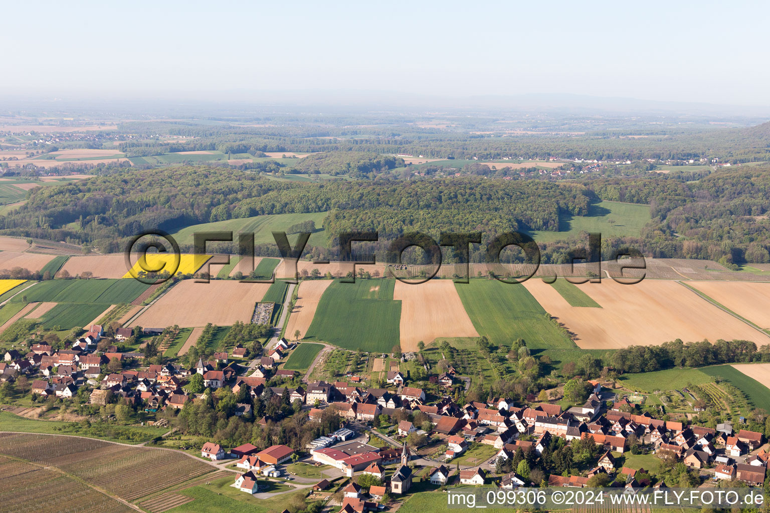 Enregistrement par drone de Cleebourg dans le département Bas Rhin, France