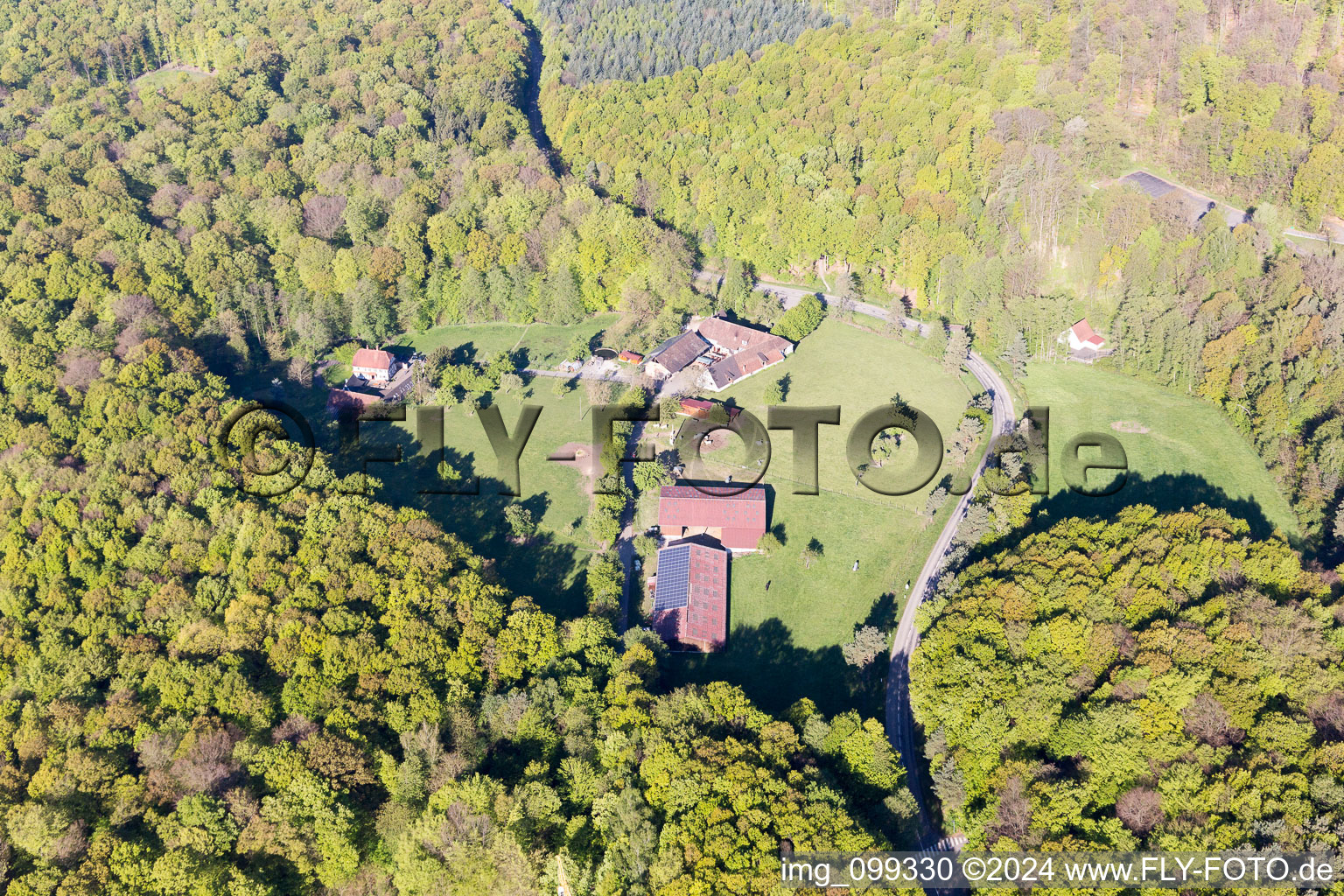 Drachenbronn-Birlenbach dans le département Bas Rhin, France d'un drone