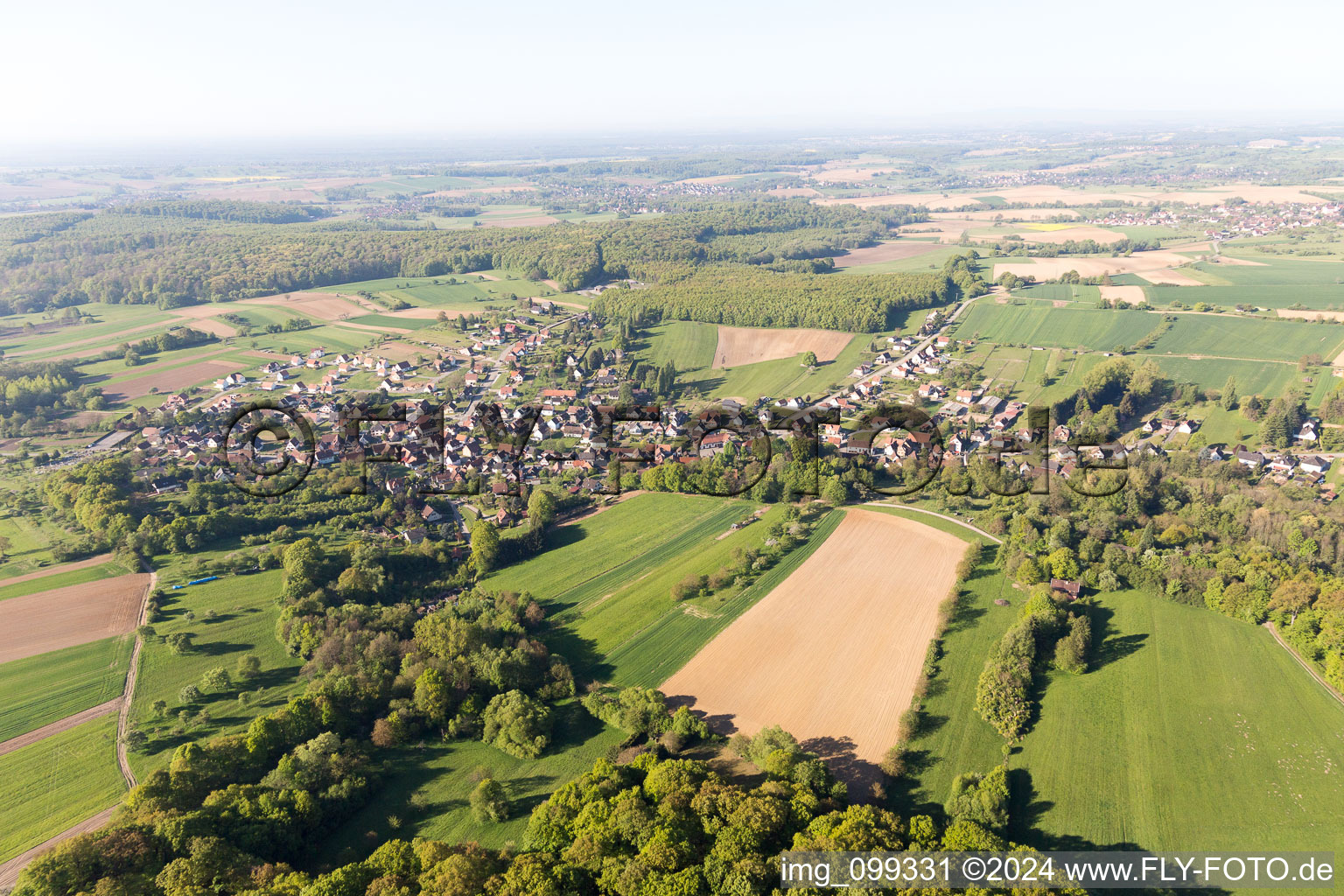 Vue aérienne de Lobsann dans le département Bas Rhin, France