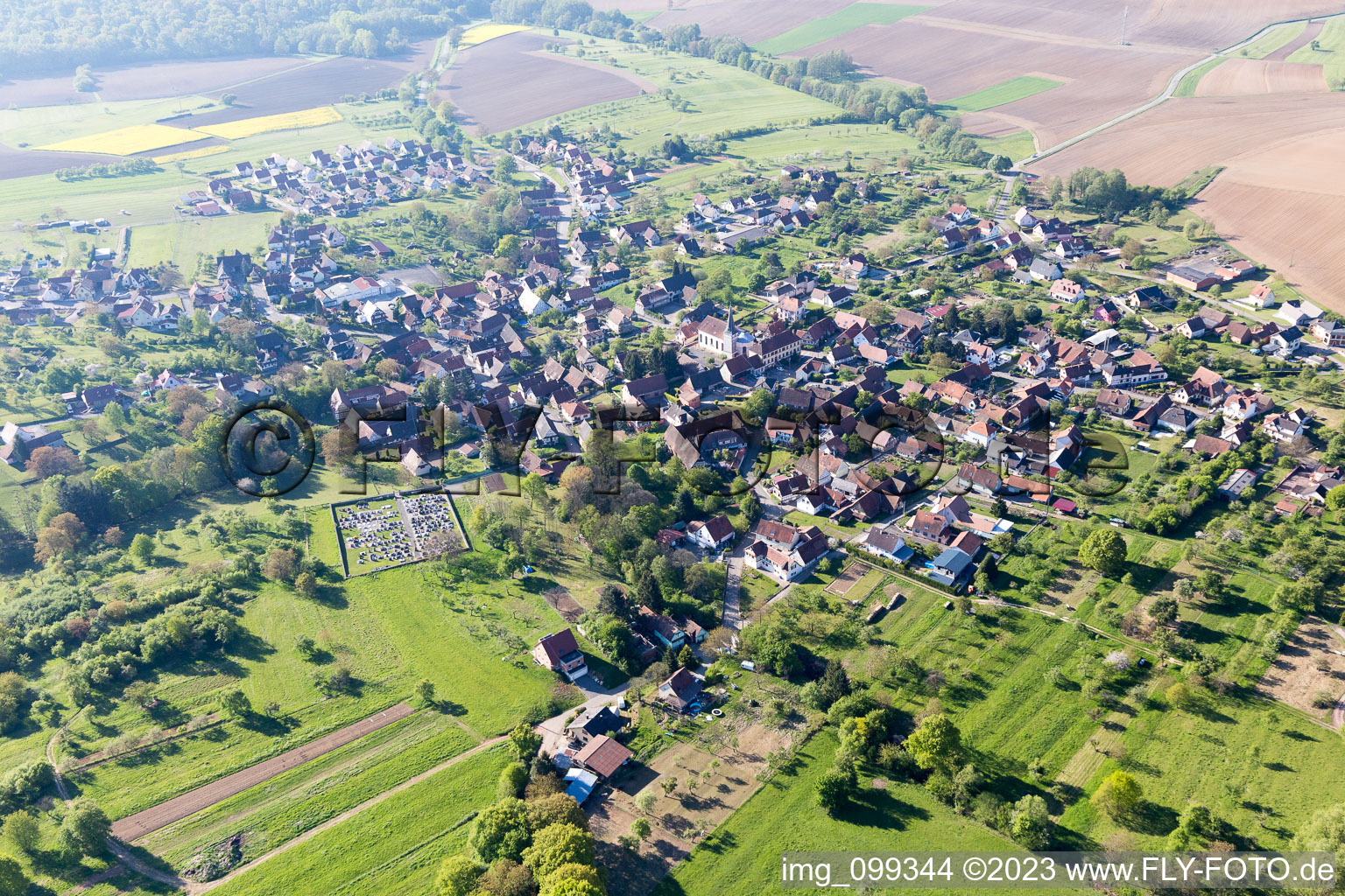 Lampertsloch dans le département Bas Rhin, France d'un drone