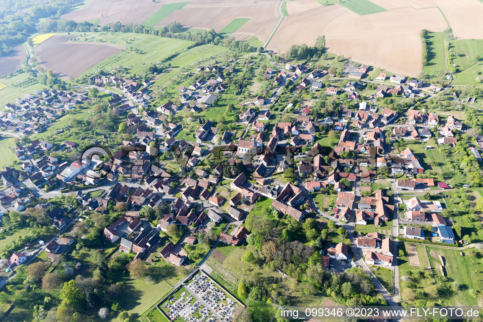 Vue aérienne de Lampertsloch dans le département Bas Rhin, France