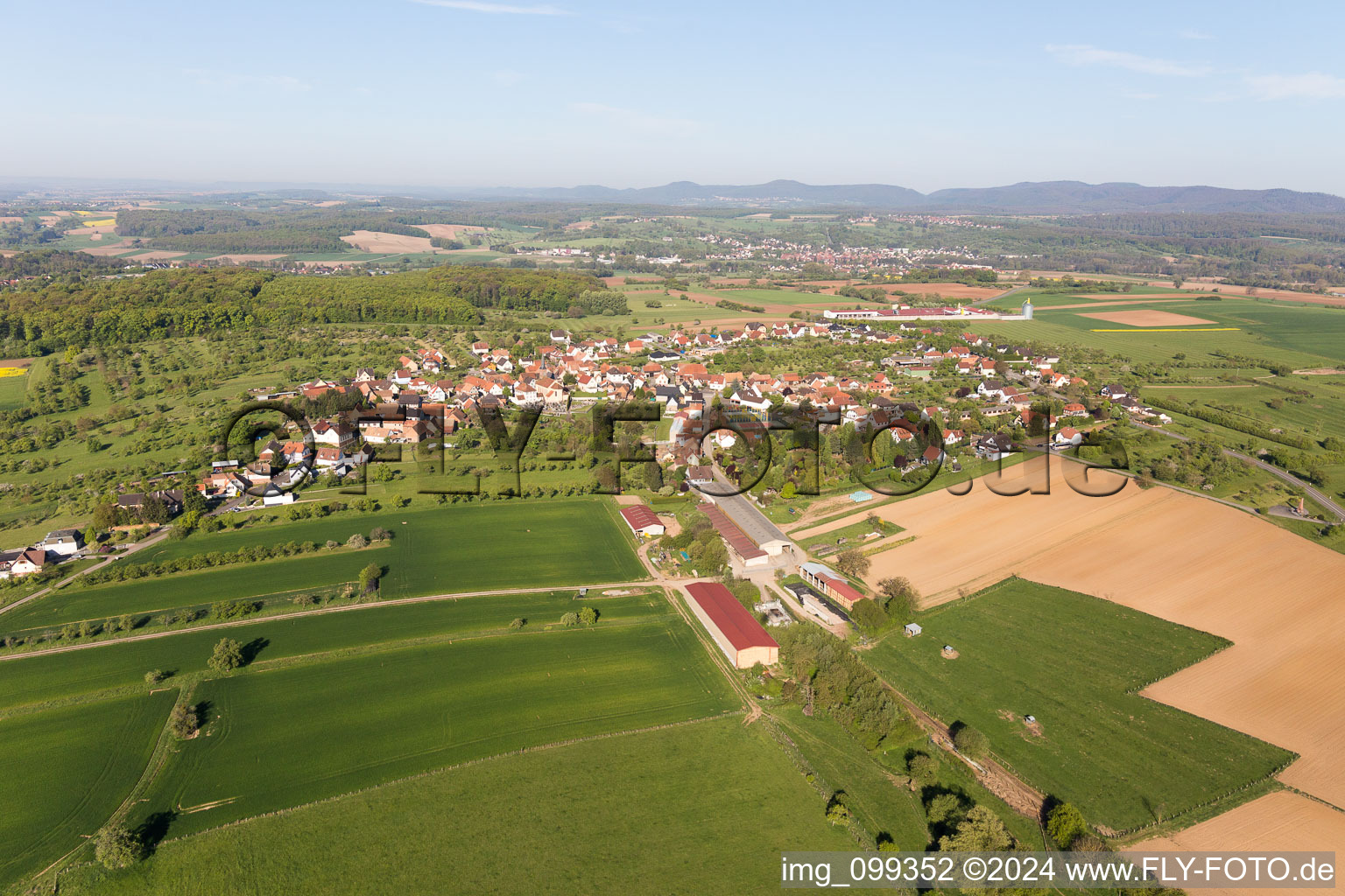 Vue aérienne de Dieffenbach-lès-Wœrth dans le département Bas Rhin, France