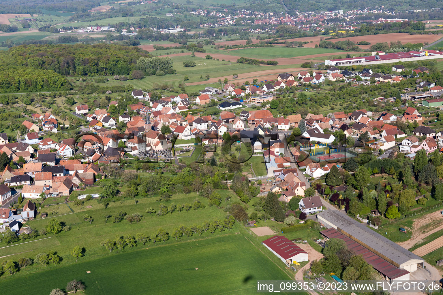 Vue aérienne de Dieffenbach-lès-Wœrth dans le département Bas Rhin, France