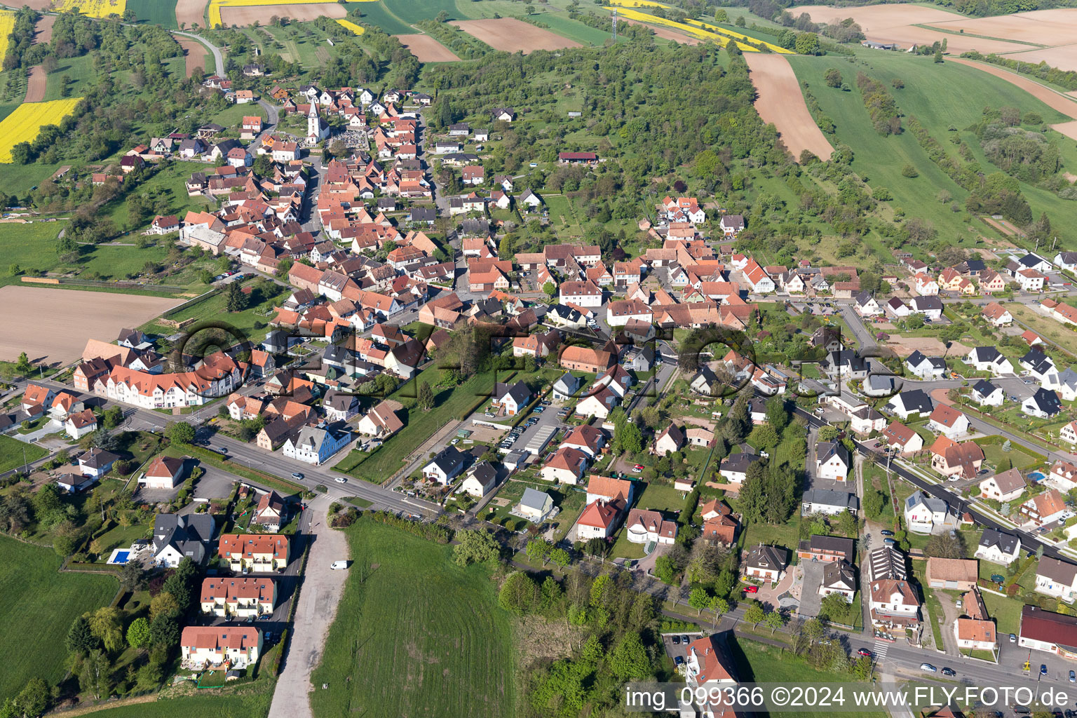 Vue aérienne de Morsbronn-les-Bains dans le département Bas Rhin, France