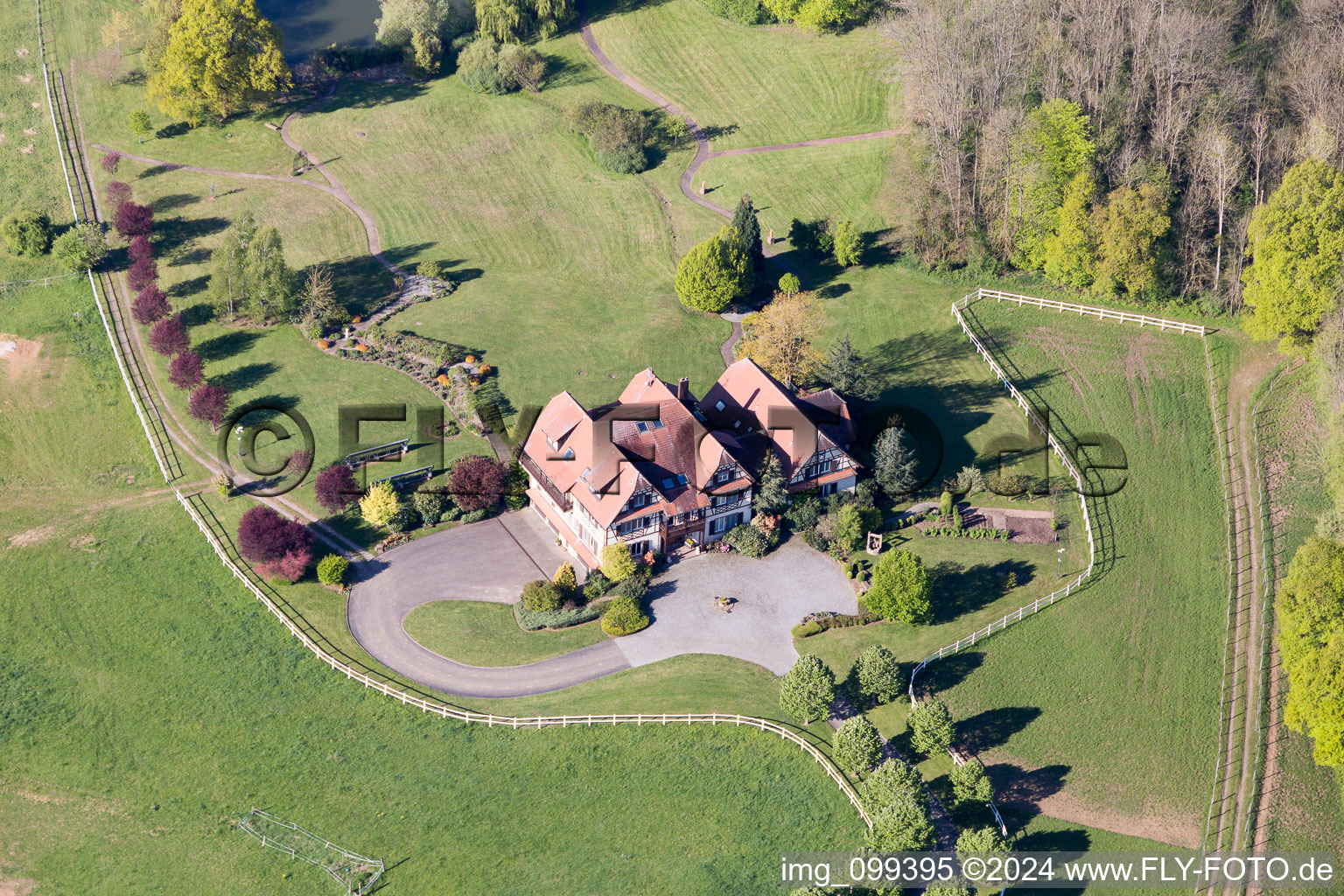 Am Froeschenberg, Haras Lerchenberg à Gundershoffen dans le département Bas Rhin, France d'en haut