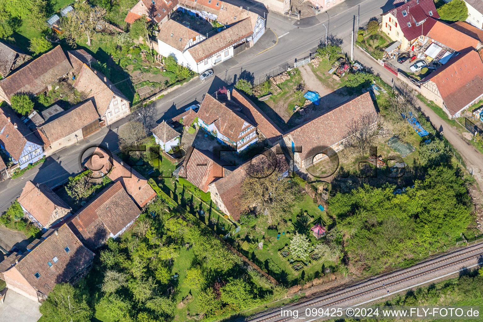 Vue aérienne de Restaurant Jardins de la Ferme Bleue à Uttenhoffen dans le département Bas Rhin, France