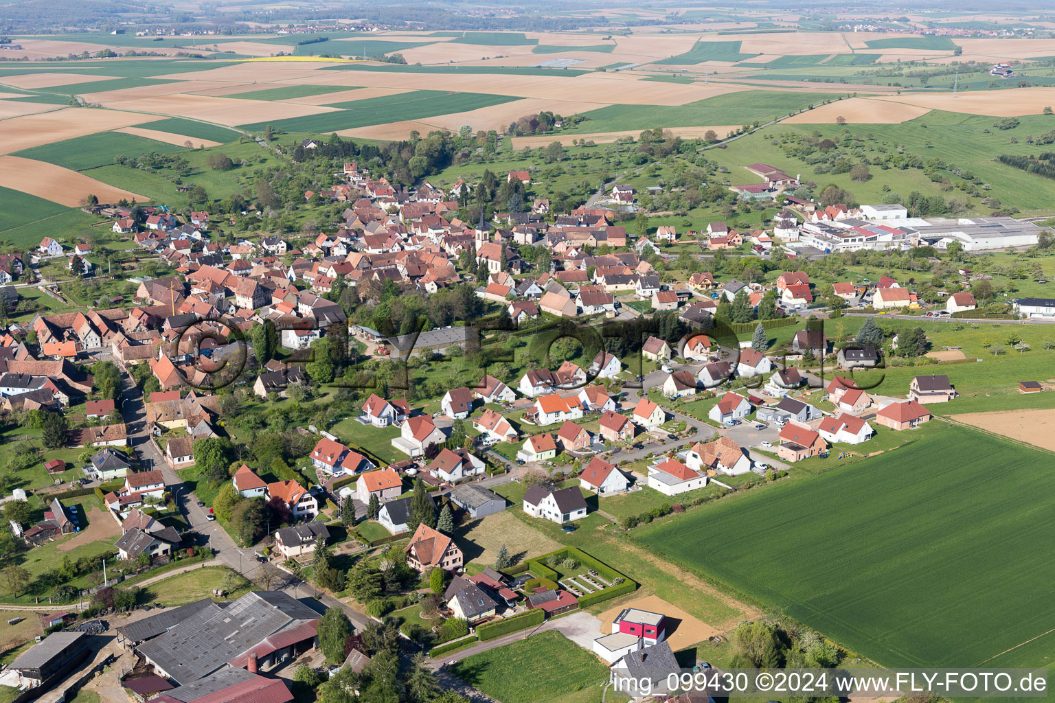 Vue aérienne de Mietesheim dans le département Bas Rhin, France