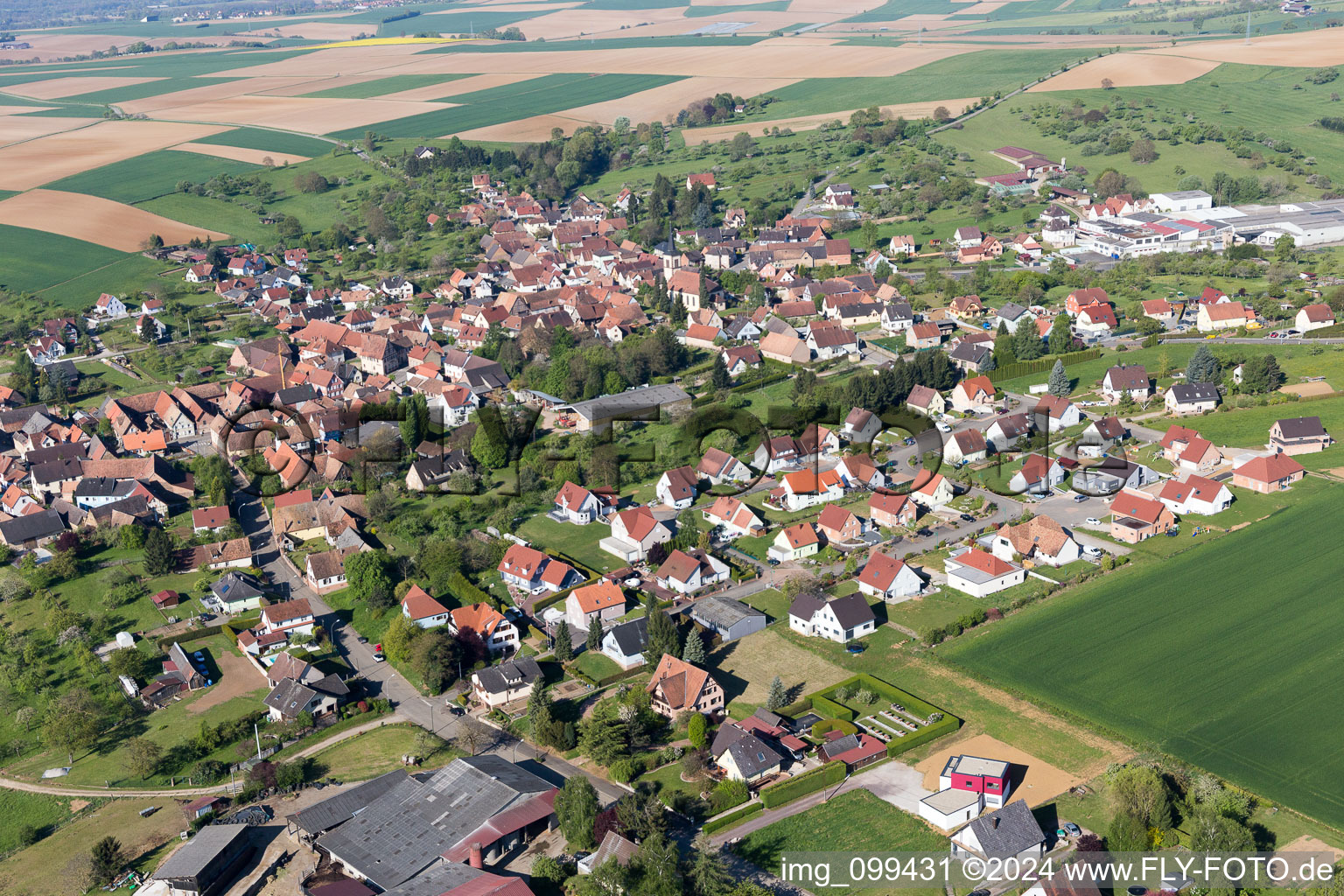 Vue aérienne de Mietesheim dans le département Bas Rhin, France