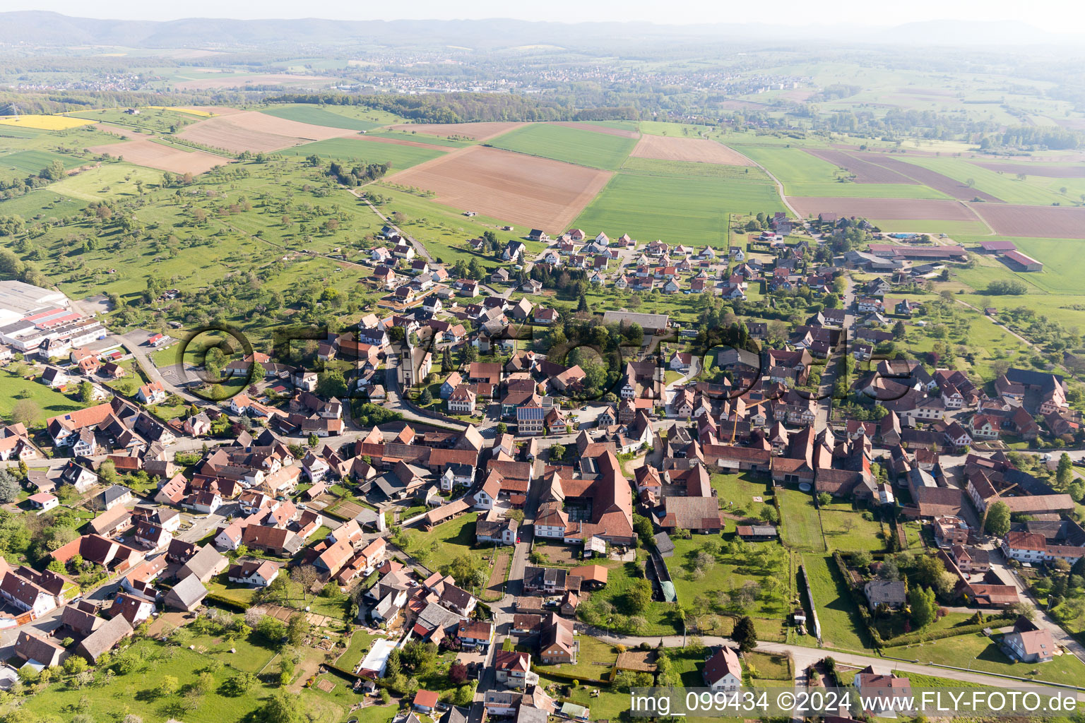 Vue oblique de Mietesheim dans le département Bas Rhin, France