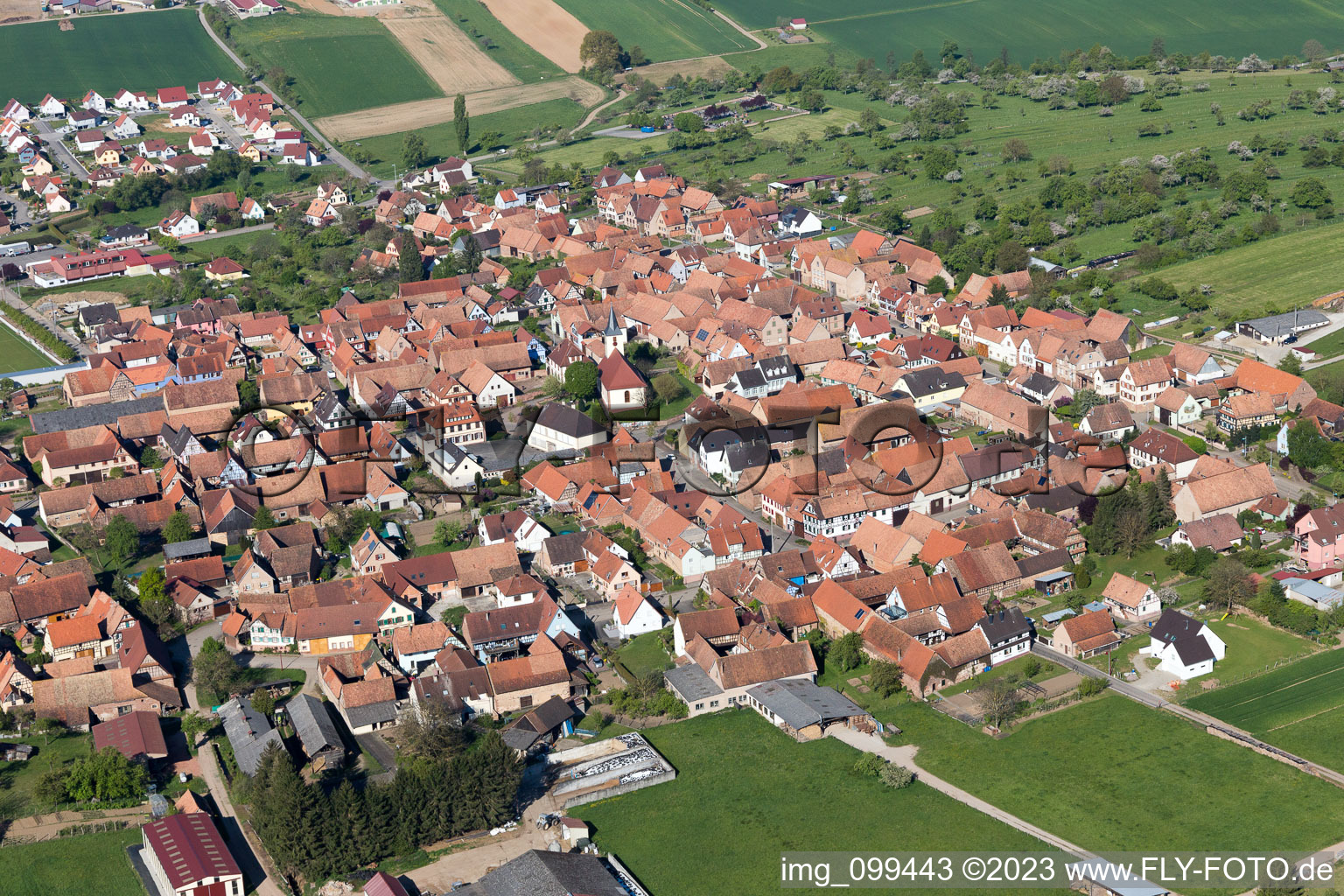 Vue aérienne de Uhrwiller dans le département Bas Rhin, France