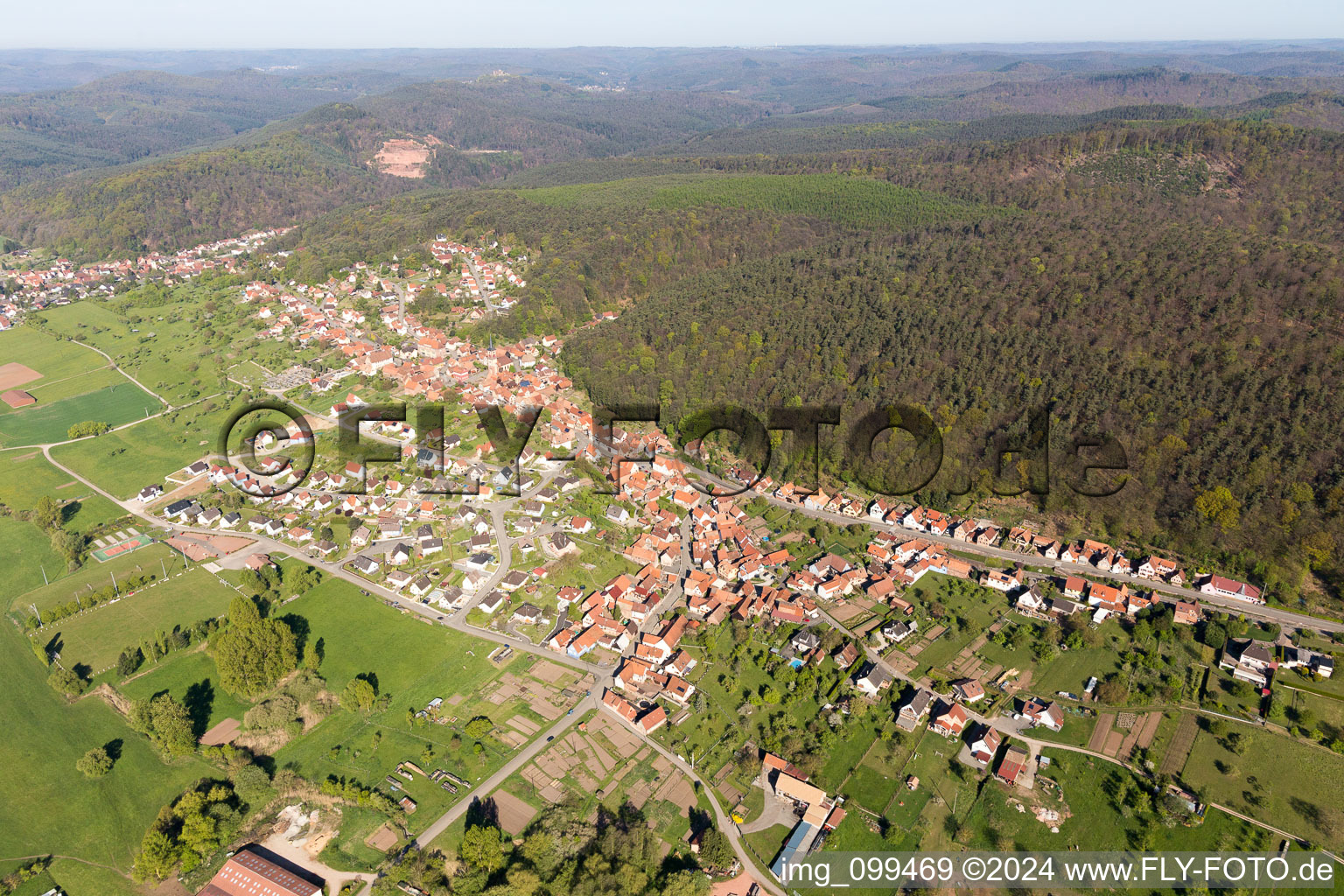 Image drone de Offwiller dans le département Bas Rhin, France