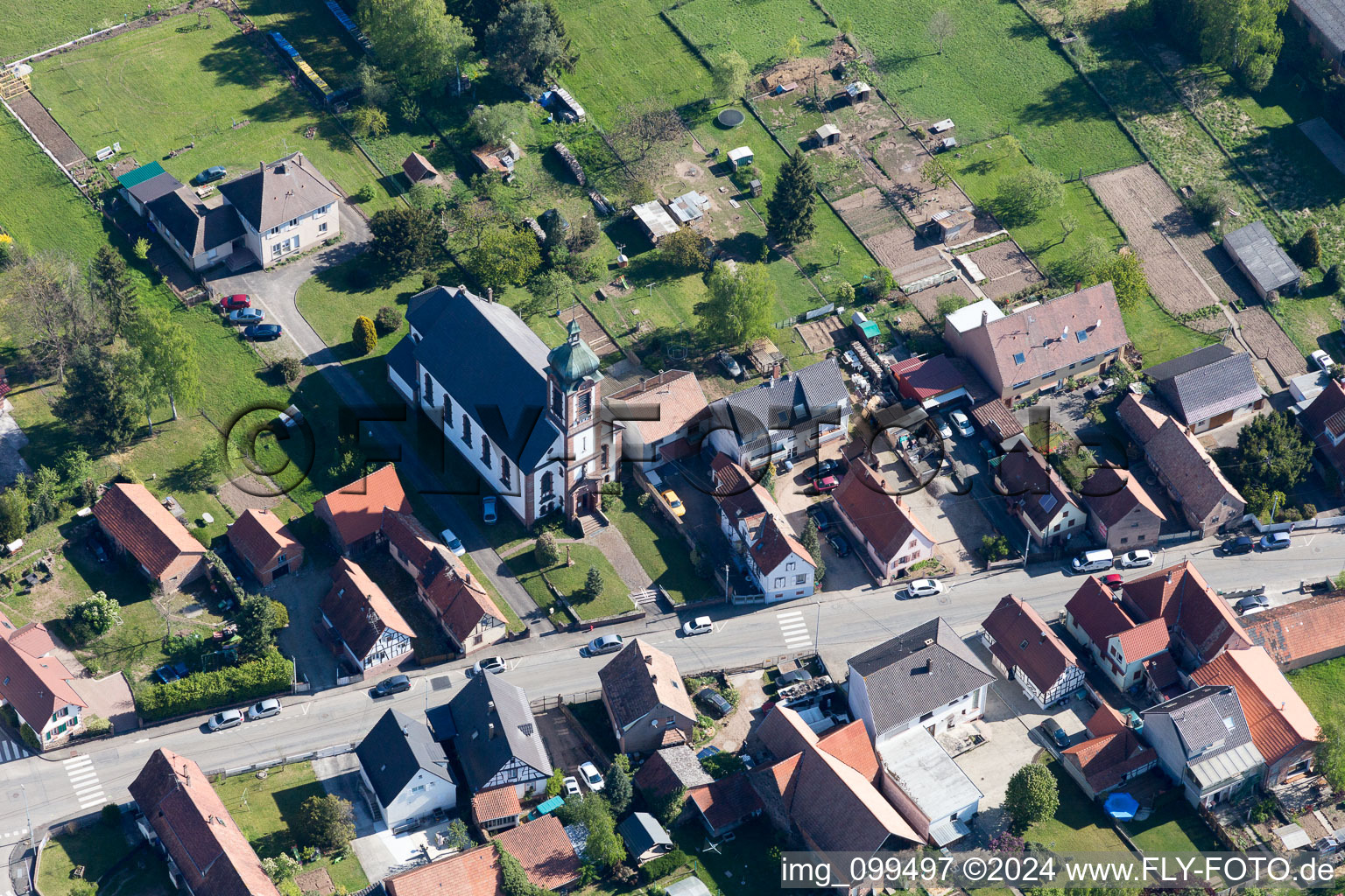 Vue d'oiseau de Gumbrechtshoffen dans le département Bas Rhin, France