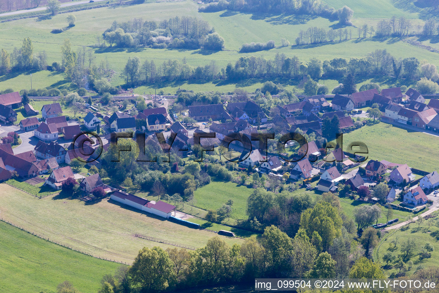 Vue d'oiseau de Uttenhoffen dans le département Bas Rhin, France