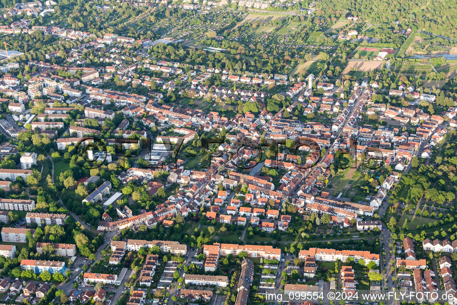 Vue aérienne de Bergstr. à le quartier Durlach in Karlsruhe dans le département Bade-Wurtemberg, Allemagne