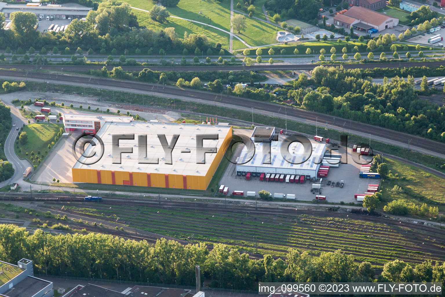 Vue aérienne de Entrepôt DM à le quartier Oststadt in Karlsruhe dans le département Bade-Wurtemberg, Allemagne