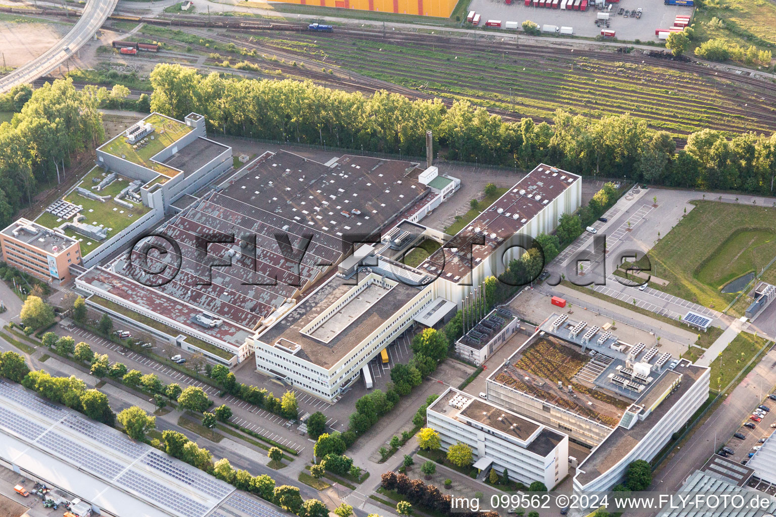 Vue aérienne de DHU à le quartier Durlach in Karlsruhe dans le département Bade-Wurtemberg, Allemagne