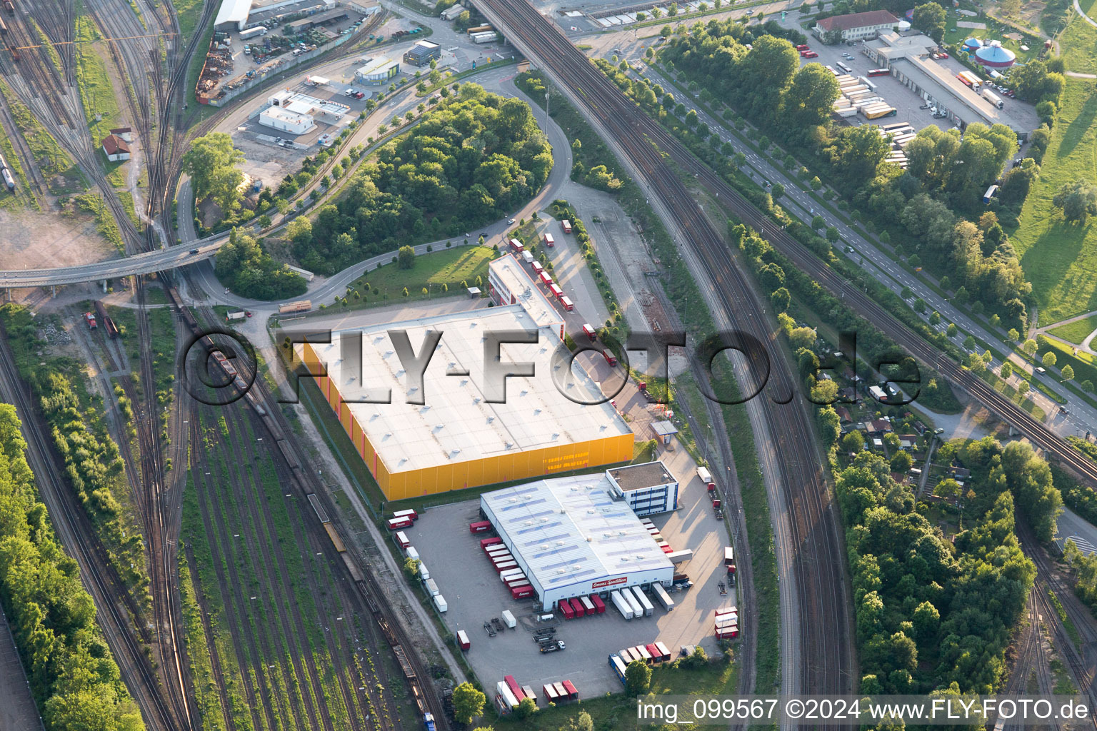 Quartier Rintheim in Karlsruhe dans le département Bade-Wurtemberg, Allemagne vue d'en haut