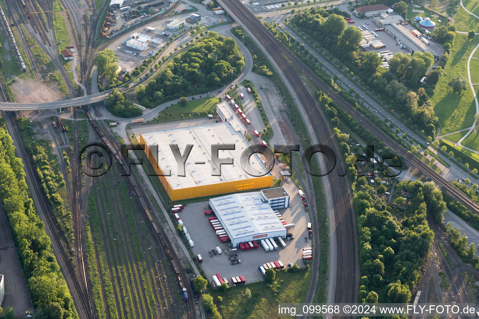 Quartier Rintheim in Karlsruhe dans le département Bade-Wurtemberg, Allemagne depuis l'avion