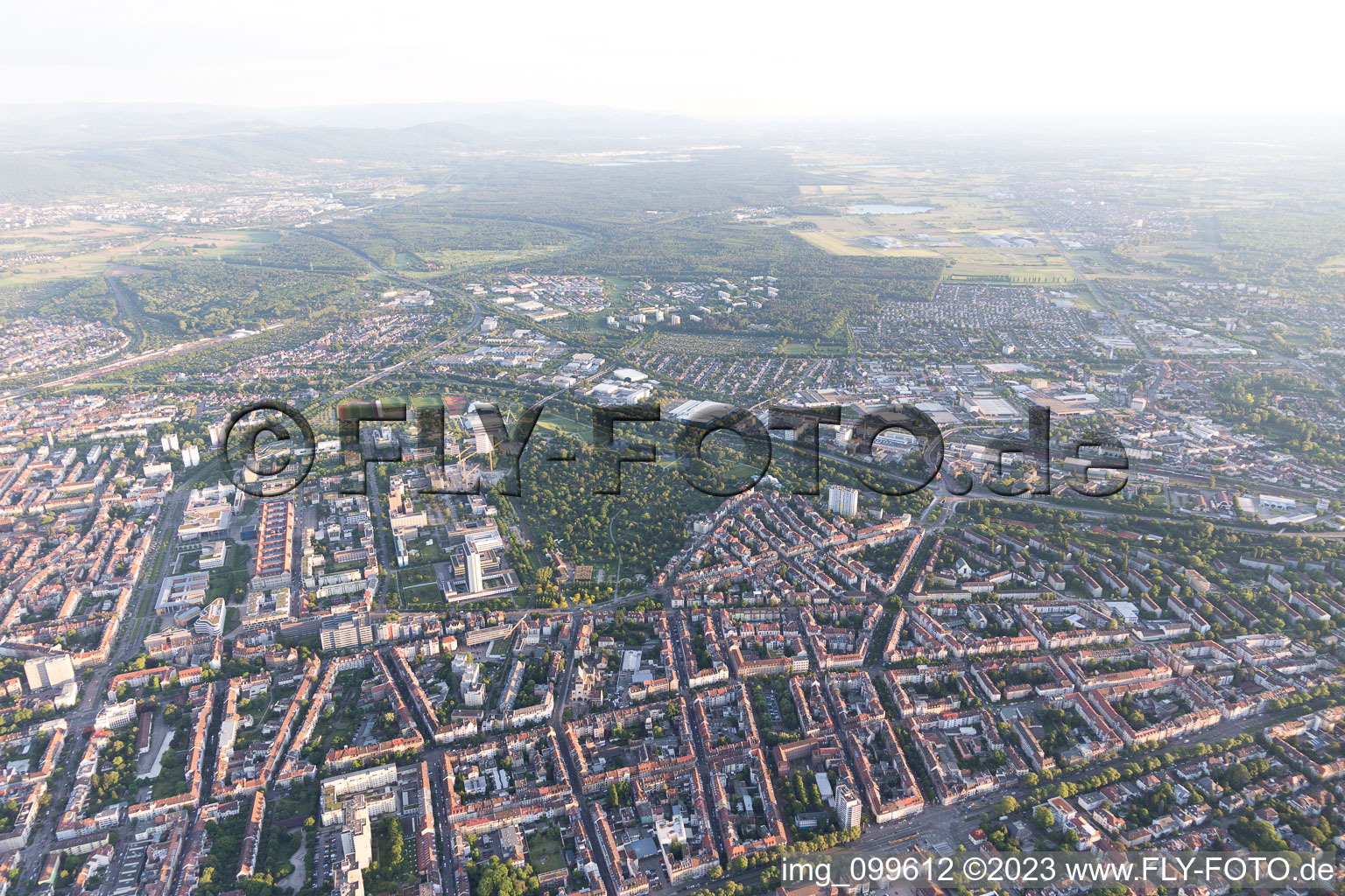 Vue aérienne de Quartier Weststadt in Karlsruhe dans le département Bade-Wurtemberg, Allemagne
