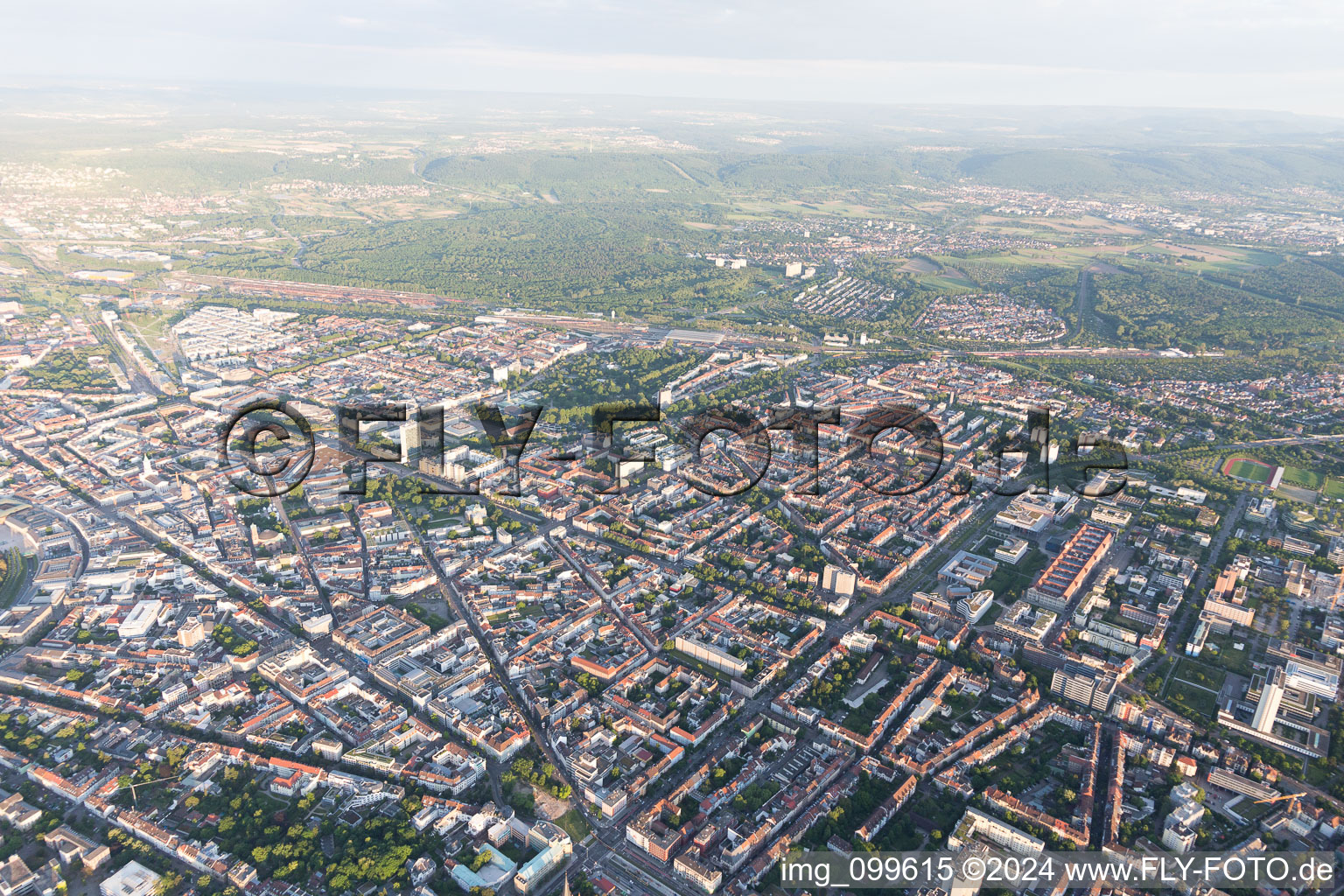 Vue aérienne de Amalienstr, Reinhold-Frank Straße à le quartier Innenstadt-West in Karlsruhe dans le département Bade-Wurtemberg, Allemagne