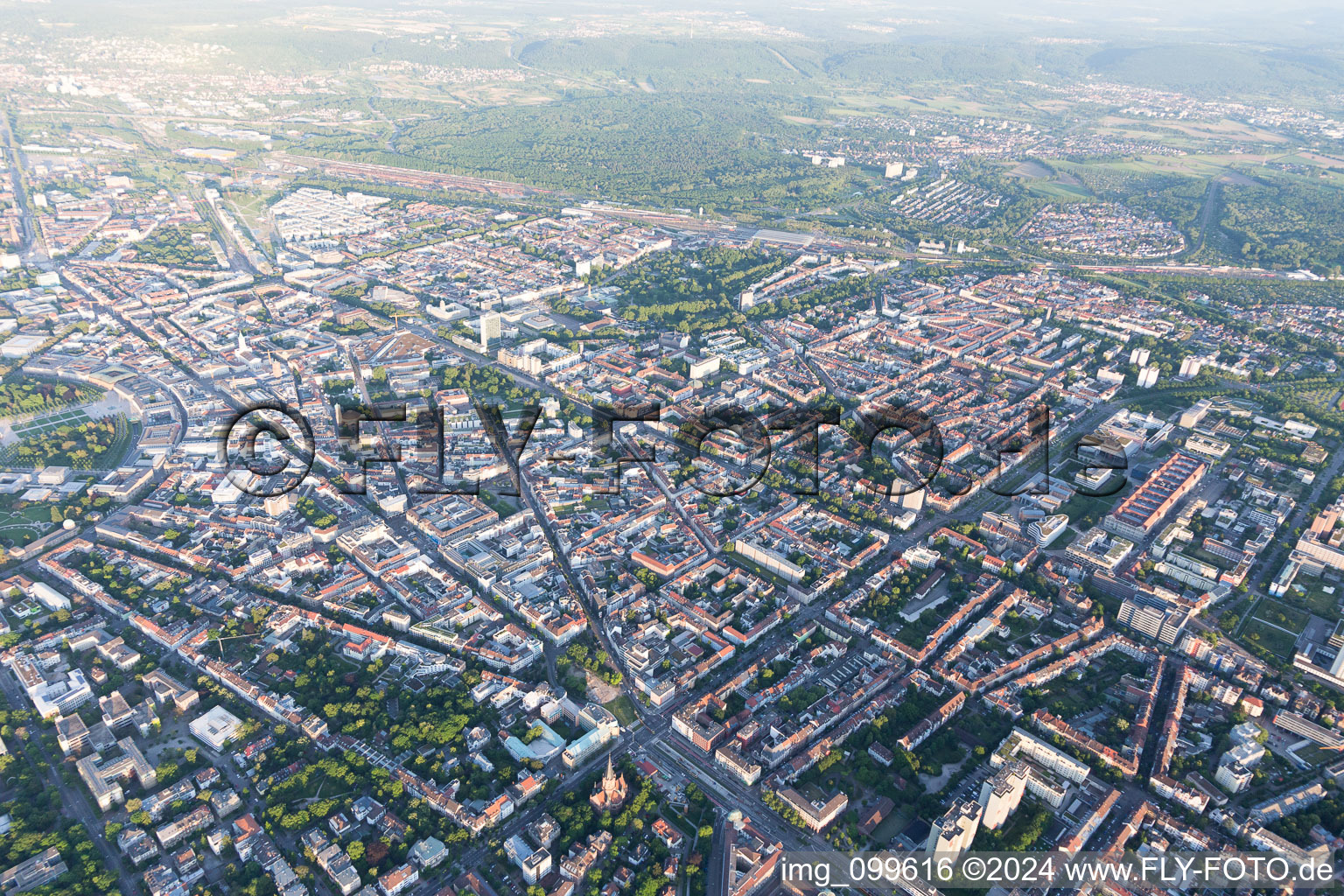 Vue aérienne de Kaiserstraße Amalienstr, Reinhold-Frank Straße à le quartier Innenstadt-West in Karlsruhe dans le département Bade-Wurtemberg, Allemagne