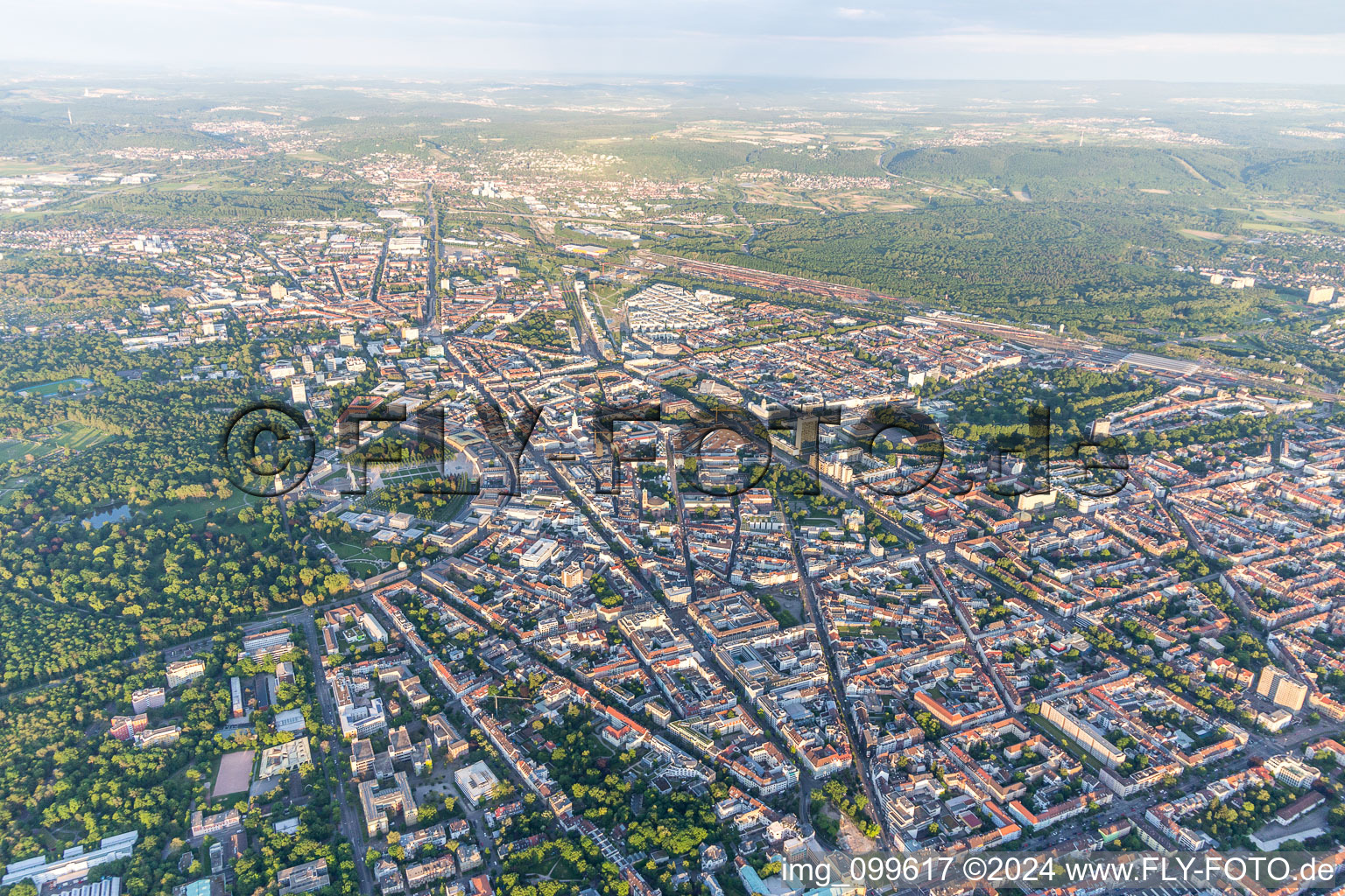 Vue aérienne de Sophienstr, Kaiserstraße Amalienstr à le quartier Innenstadt-West in Karlsruhe dans le département Bade-Wurtemberg, Allemagne