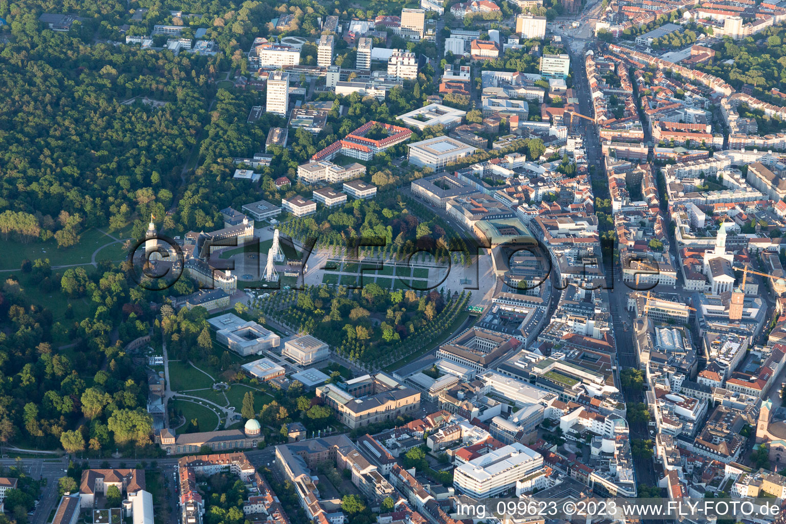 Photographie aérienne de Kaiserstr, Schloßplatz à le quartier Innenstadt-West in Karlsruhe dans le département Bade-Wurtemberg, Allemagne