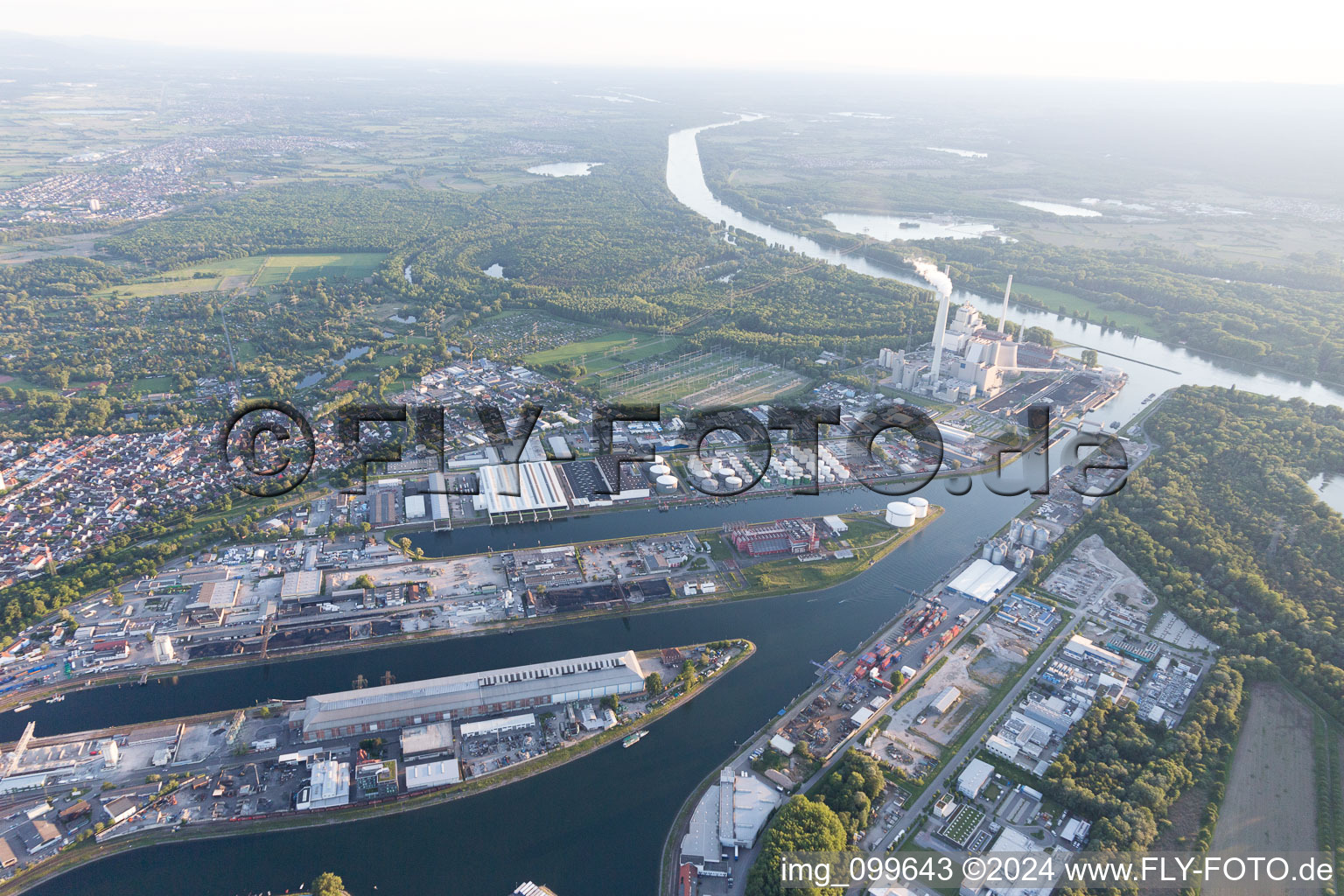 Quartier Rheinhafen in Karlsruhe dans le département Bade-Wurtemberg, Allemagne vue d'en haut